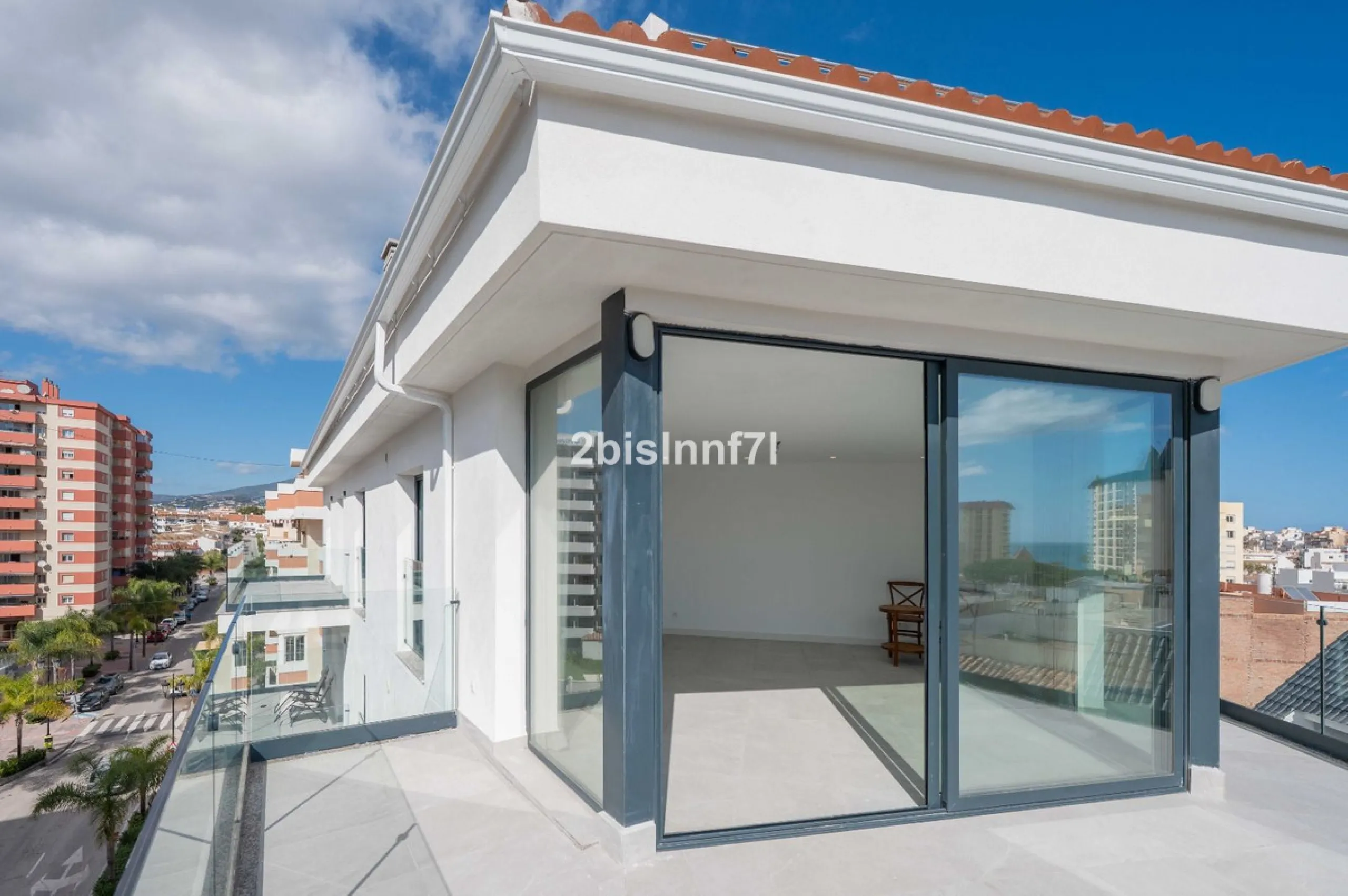 Brand new modern city apartment located in Fuengirola, one of the Costa del Sol's most popular and vibrant urban areas, active all year round. This newly built property offers easy access to the beach, city life, restaurants, shops, and all essential serv