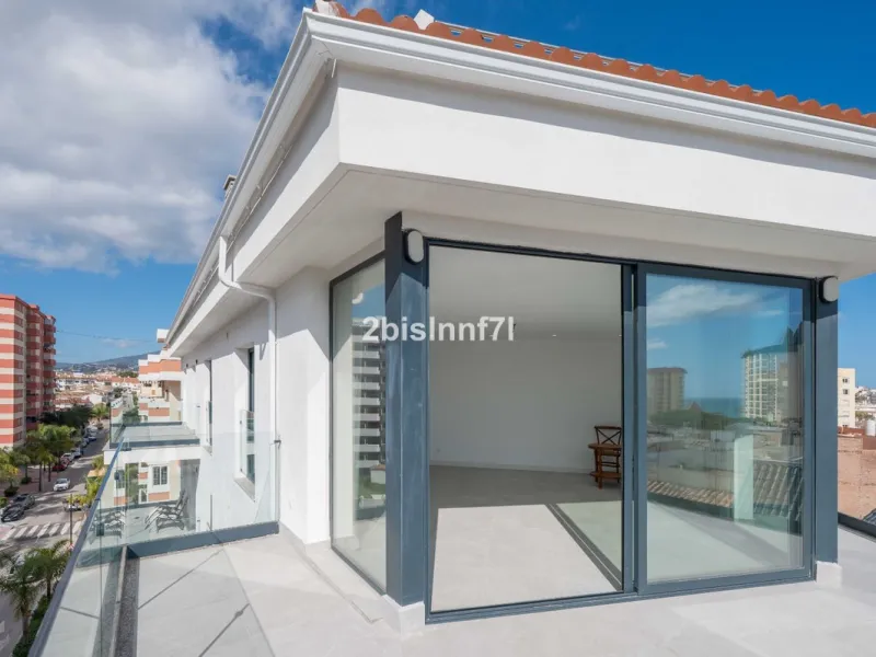 Brand new modern city apartment located in Fuengirola, one of the Costa del Sol's most popular and vibrant urban areas, active all year round. This newly built property offers easy access to the beach, city life, restaurants, shops, and all essential serv