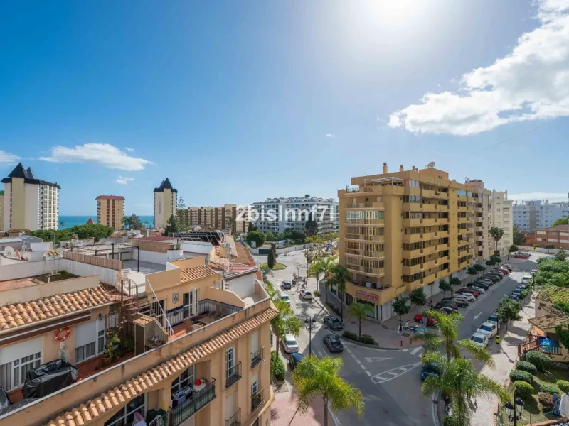 Brand new modern city apartment located in Fuengirola, one of the Costa del Sol's most popular and vibrant urban areas, active all year round. This newly built property offers easy access to the beach, city life, restaurants, shops, and all essential serv