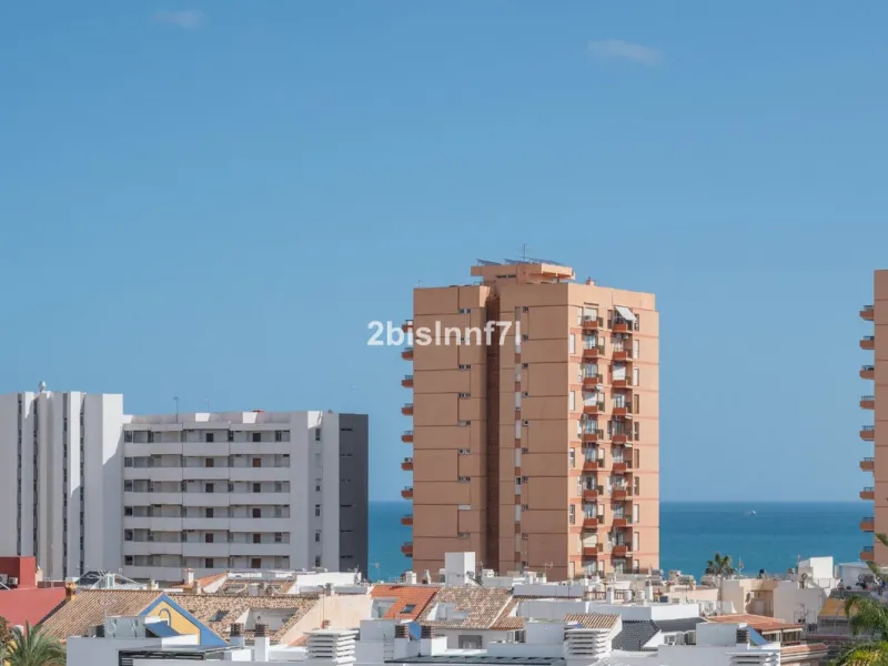Brand new modern city apartment located in Fuengirola, one of the Costa del Sol's most popular and vibrant urban areas, active all year round. This newly built property offers easy access to the beach, city life, restaurants, shops, and all essential serv