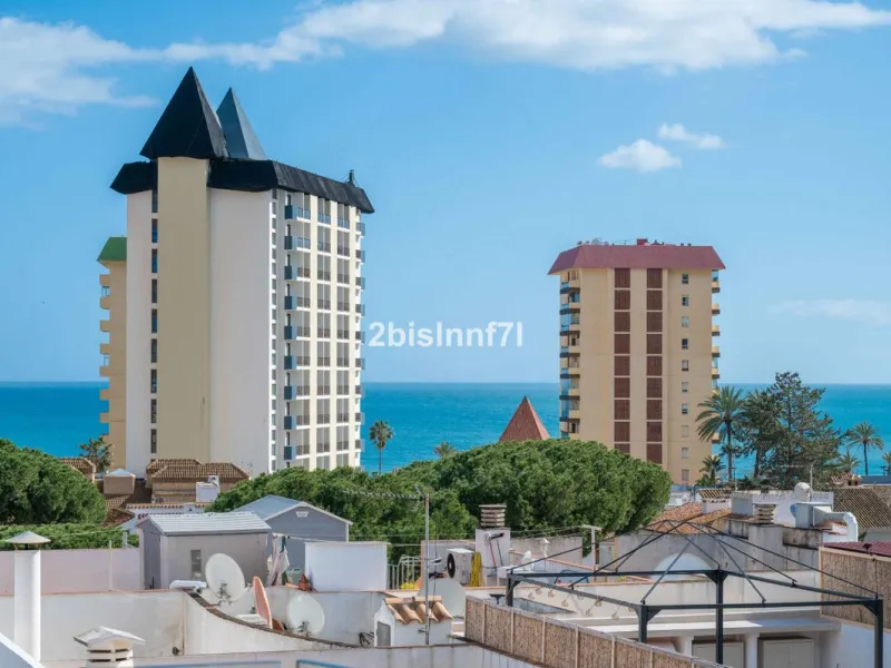 Brand new modern city apartment located in Fuengirola, one of the Costa del Sol's most popular and vibrant urban areas, active all year round. This newly built property offers easy access to the beach, city life, restaurants, shops, and all essential serv