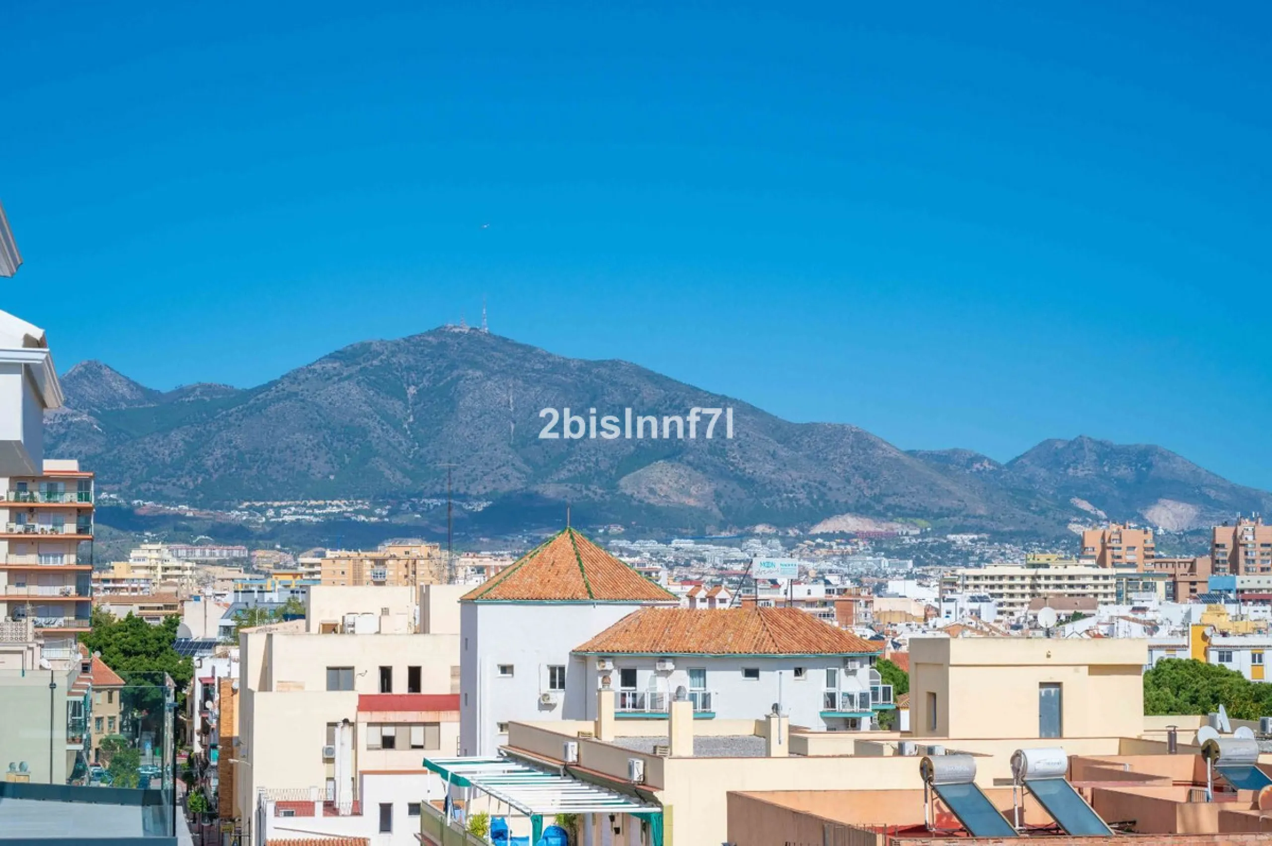 Brand new modern city apartment located in Fuengirola, one of the Costa del Sol's most popular and vibrant urban areas, active all year round. This newly built property offers easy access to the beach, city life, restaurants, shops, and all essential serv