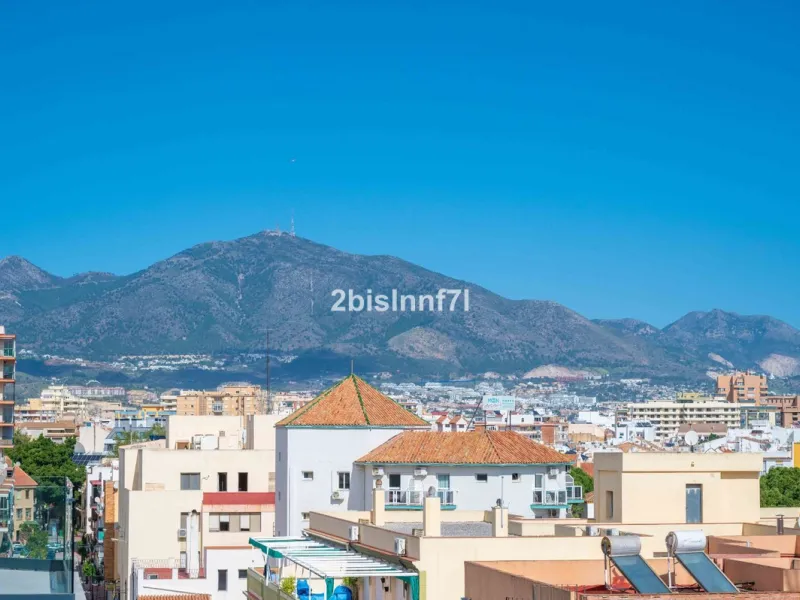 Brand new modern city apartment located in Fuengirola, one of the Costa del Sol's most popular and vibrant urban areas, active all year round. This newly built property offers easy access to the beach, city life, restaurants, shops, and all essential serv