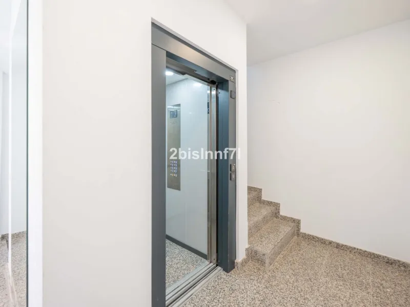 Brand new modern city apartment located in Fuengirola, one of the Costa del Sol's most popular and vibrant urban areas, active all year round. This newly built property offers easy access to the beach, city life, restaurants, shops, and all essential serv