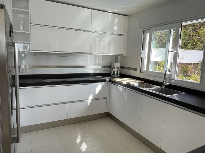 Detached villa with private heated pool for sale in Peñoncillo, Torrox Costa.