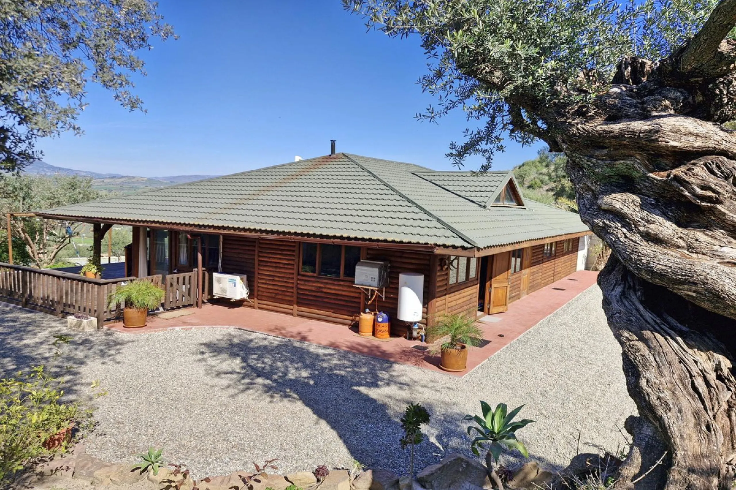 Commercial - Farm в продаже в Coín, Málaga. В доме 3 спален и 2 ванных комнат. Площадь дома 163 м². Площадь участка 10620 м²