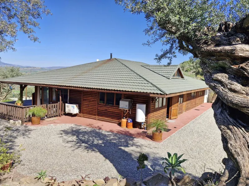 Commercial - Farm в продаже в Coín, Málaga. В доме 3 спален и 2 ванных комнат. Площадь дома 163 м². Площадь участка 10620 м²
