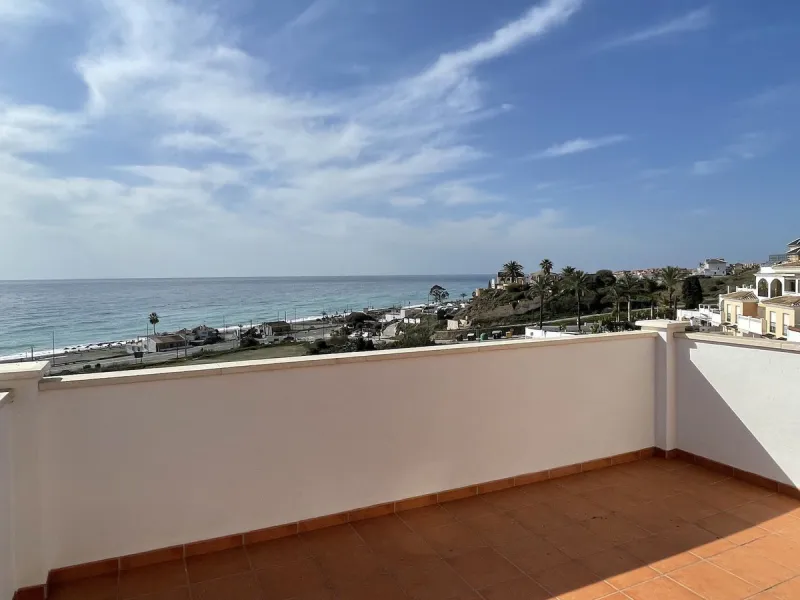 Detached villa with private heated pool for sale in Peñoncillo, Torrox Costa.