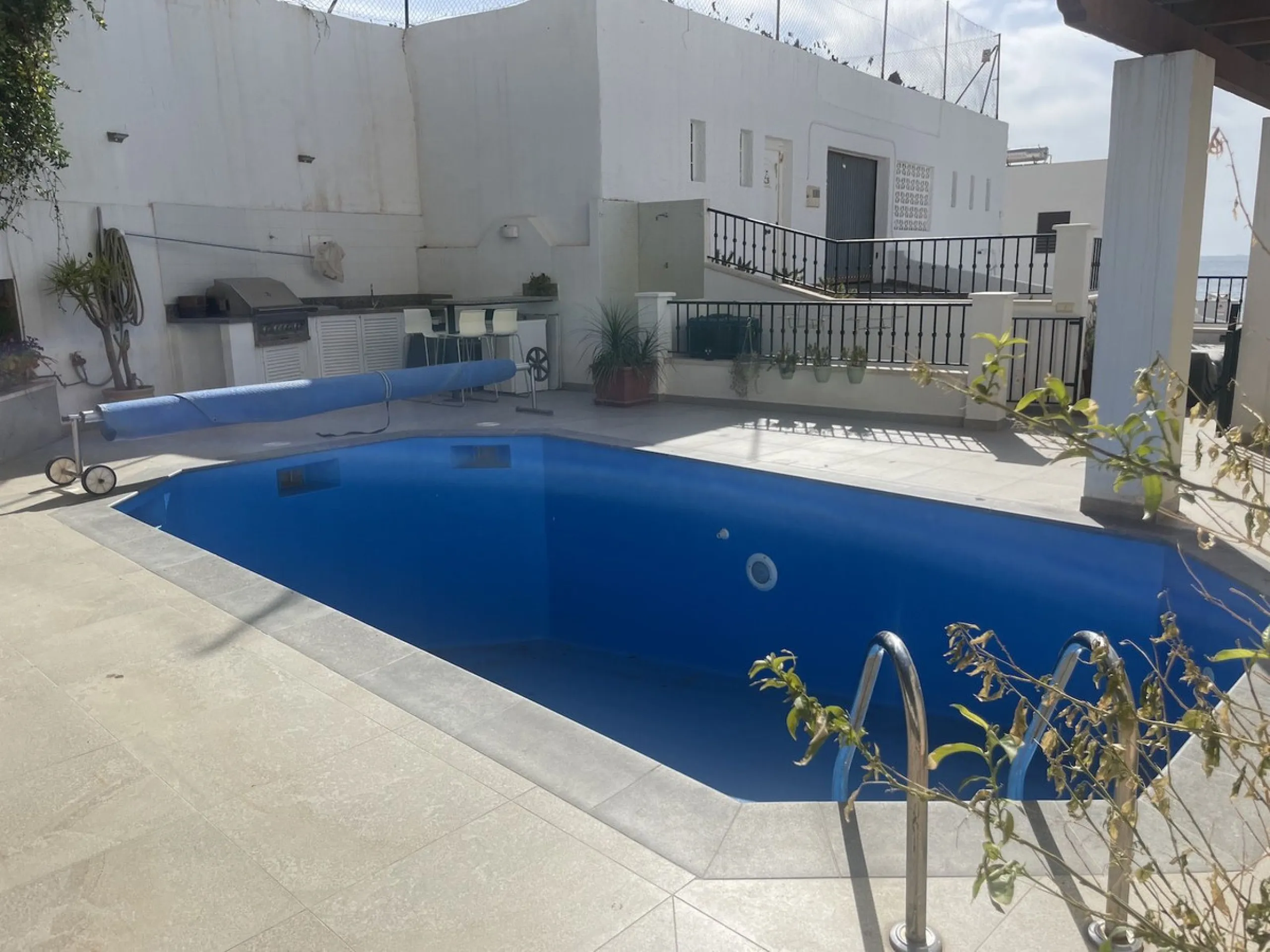 Detached villa with private heated pool for sale in Peñoncillo, Torrox Costa.