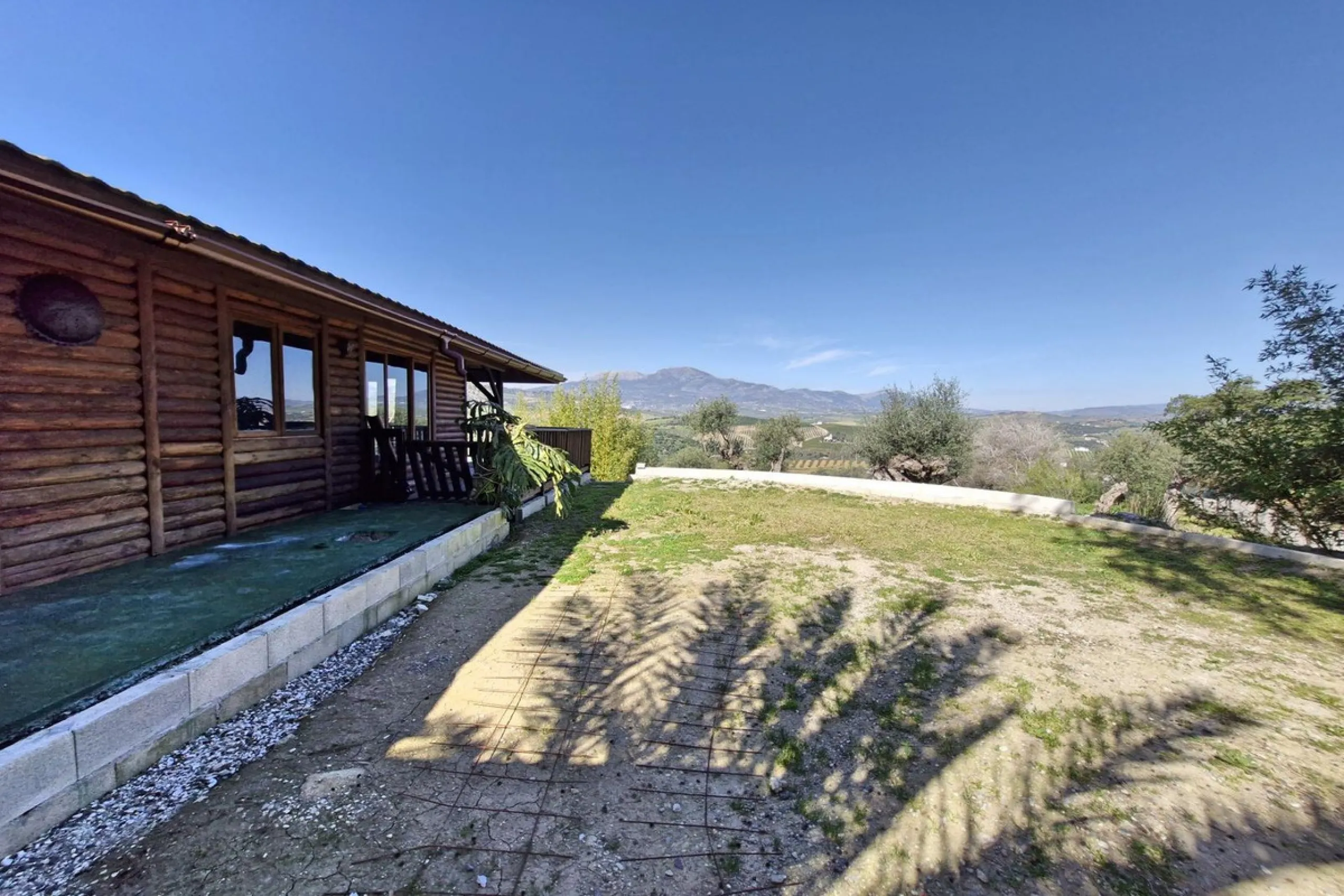 Commercial - Farm в продаже в Coín, Málaga. В доме 3 спален и 2 ванных комнат. Площадь дома 163 м². Площадь участка 10620 м²
