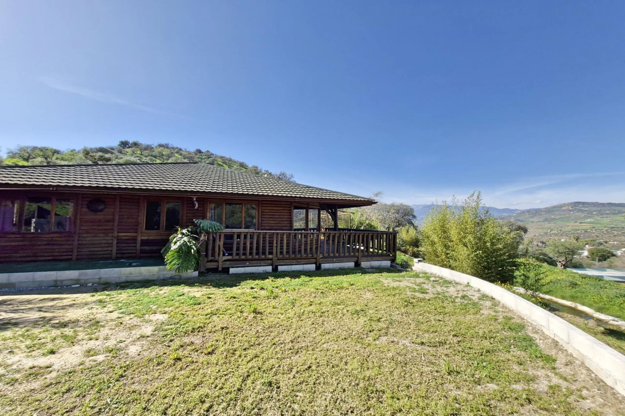 Commercial - Farm в продаже в Coín, Málaga. В доме 3 спален и 2 ванных комнат. Площадь дома 163 м². Площадь участка 10620 м²
