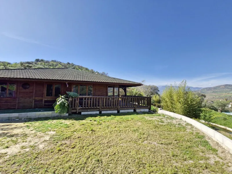 Commercial - Farm в продаже в Coín, Málaga. В доме 3 спален и 2 ванных комнат. Площадь дома 163 м². Площадь участка 10620 м²