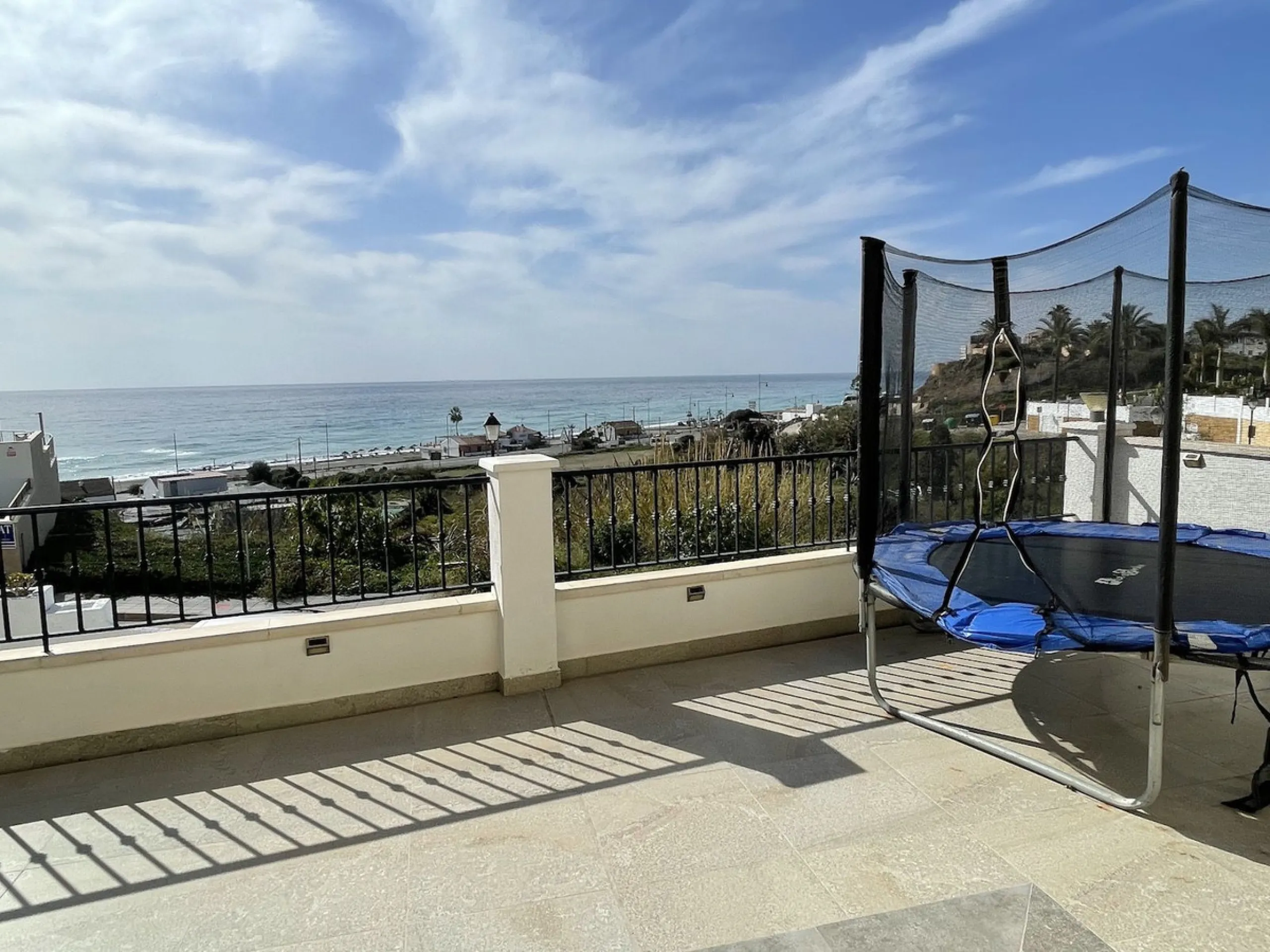 Detached villa with private heated pool for sale in Peñoncillo, Torrox Costa.