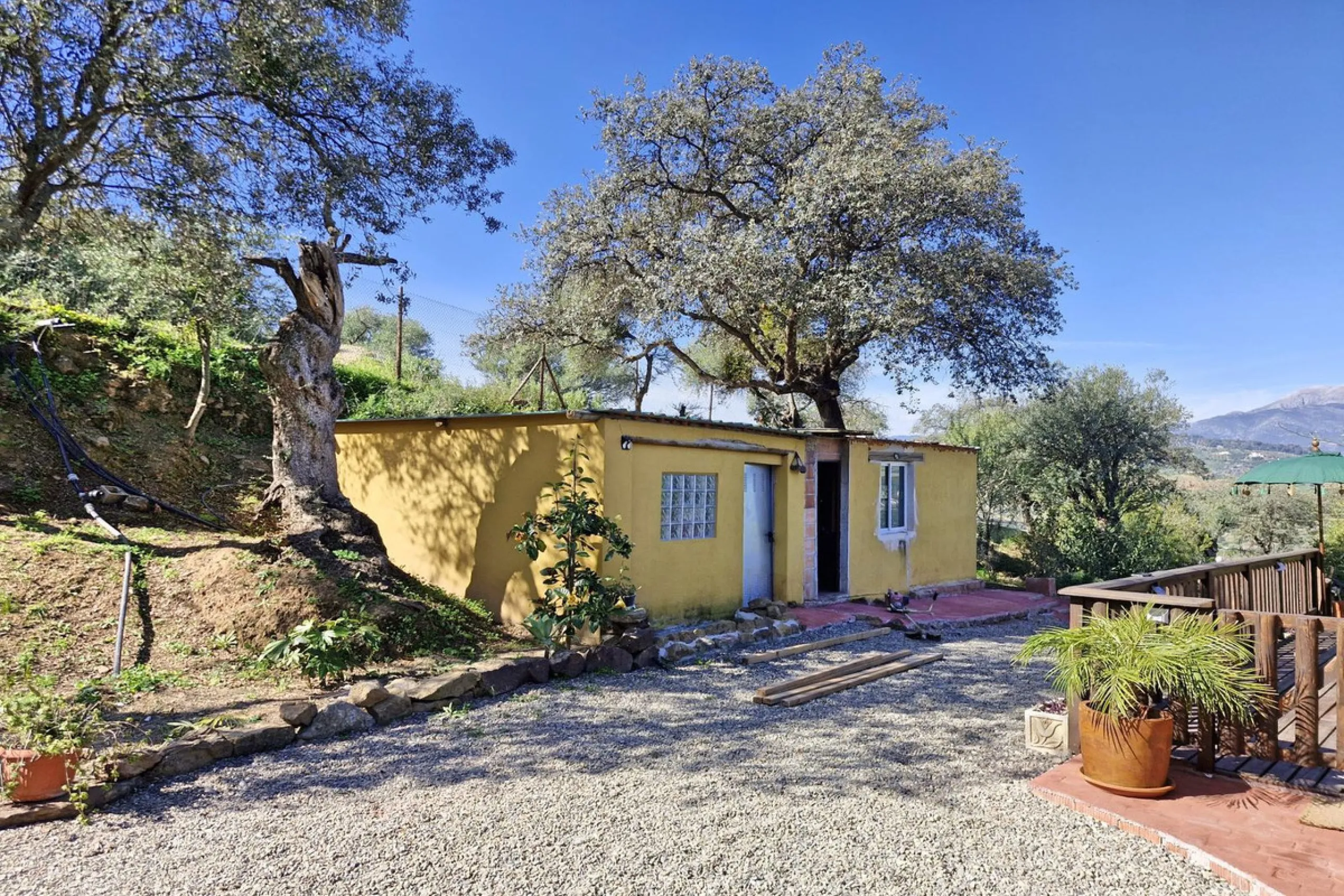 Commercial - Farm в продаже в Coín, Málaga. В доме 3 спален и 2 ванных комнат. Площадь дома 163 м². Площадь участка 10620 м²