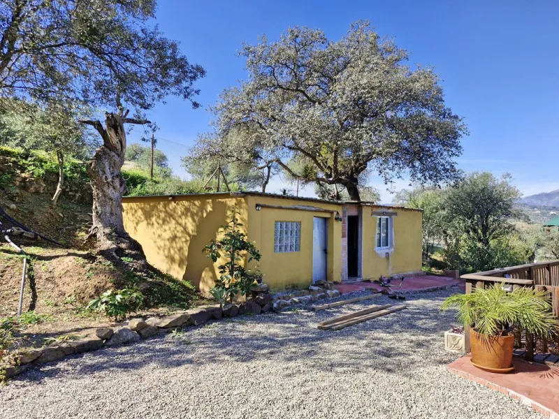 Commercial - Farm в продаже в Coín, Málaga. В доме 3 спален и 2 ванных комнат. Площадь дома 163 м². Площадь участка 10620 м²