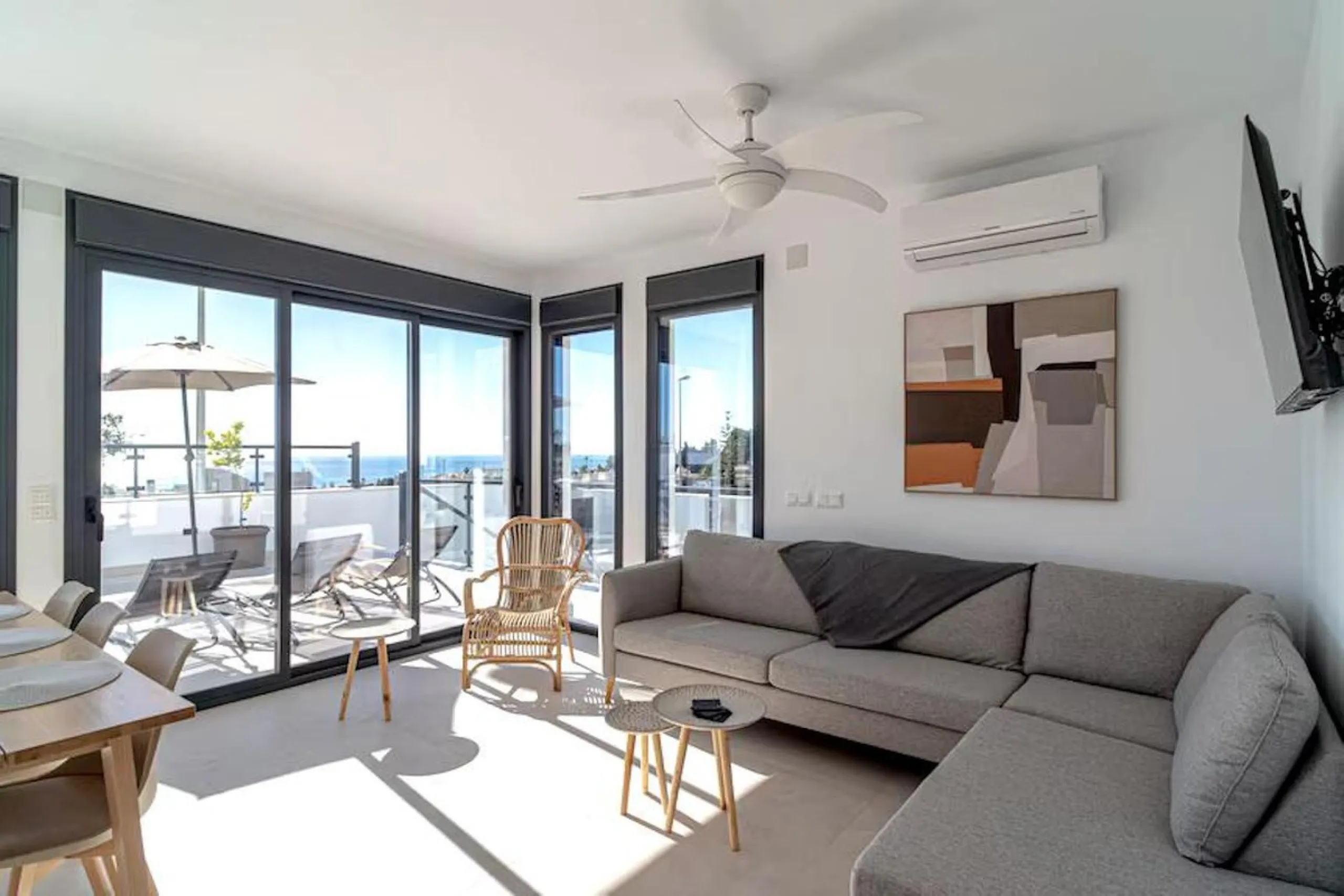 This elegant modern villa blends clean architectural lines with a warm, comfortable feel, set within a quiet residential area just outside Nerja. From its elevated position, the property enjoys spectacular views of both the sea and surrounding mountains.