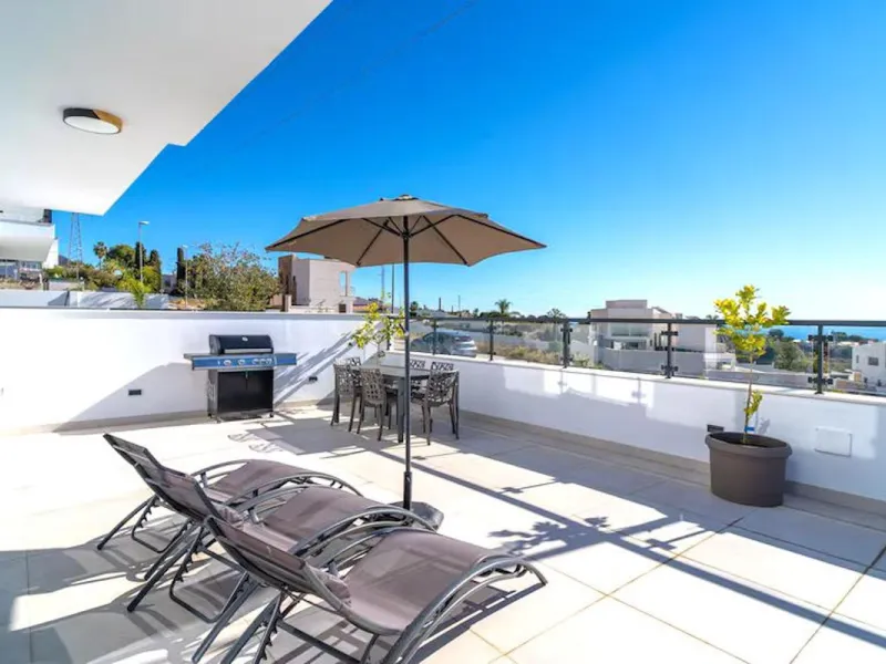 This elegant modern villa blends clean architectural lines with a warm, comfortable feel, set within a quiet residential area just outside Nerja. From its elevated position, the property enjoys spectacular views of both the sea and surrounding mountains.