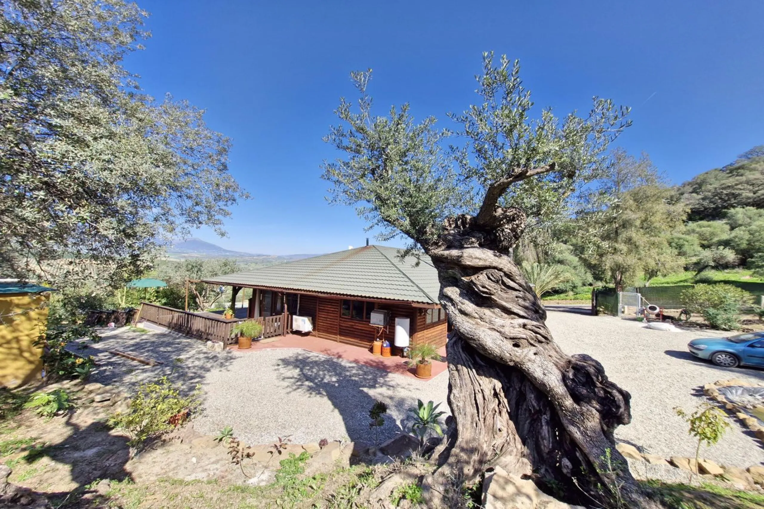 Commercial - Farm в продаже в Coín, Málaga. В доме 3 спален и 2 ванных комнат. Площадь дома 163 м². Площадь участка 10620 м²