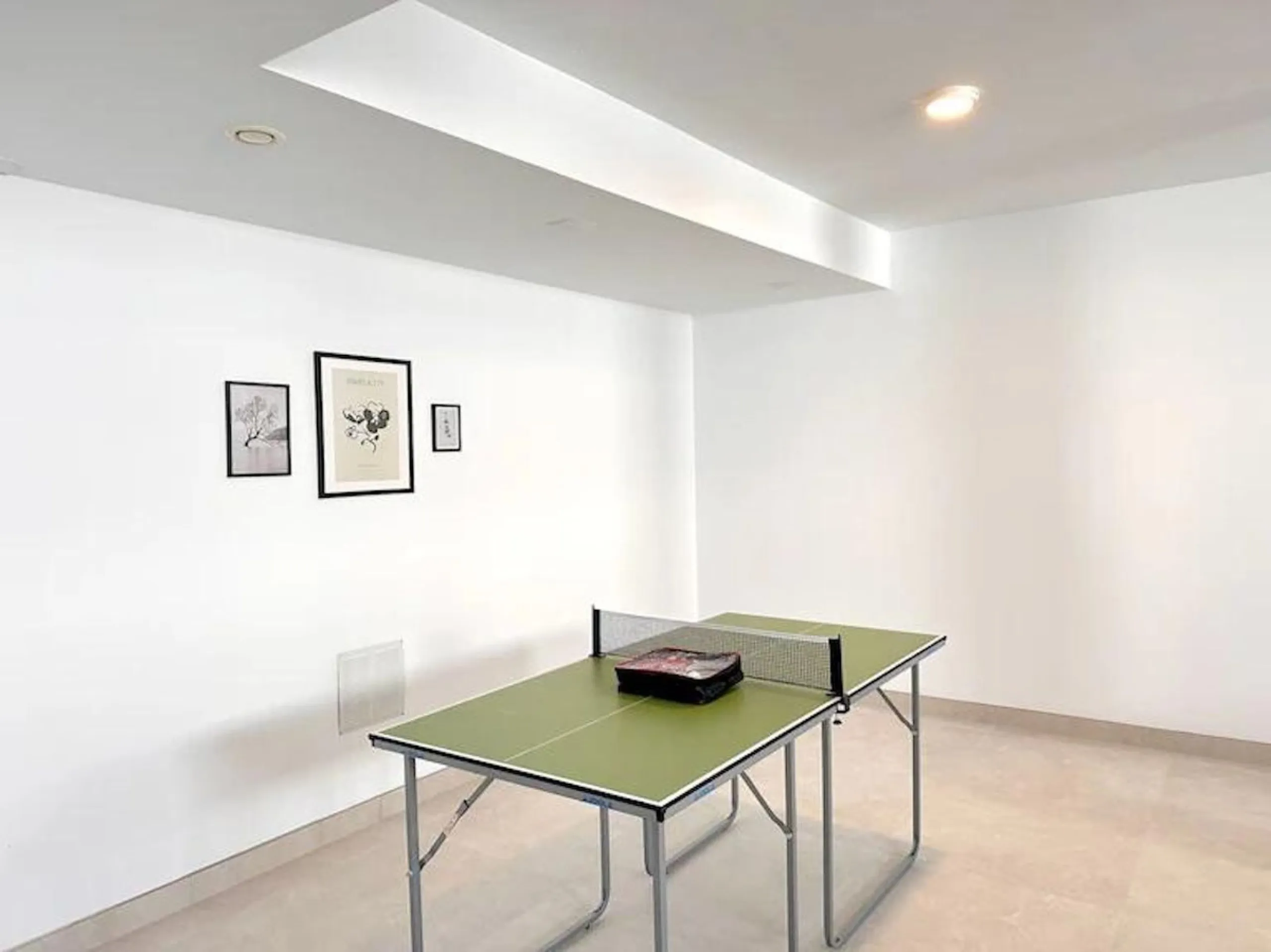This elegant modern villa blends clean architectural lines with a warm, comfortable feel, set within a quiet residential area just outside Nerja. From its elevated position, the property enjoys spectacular views of both the sea and surrounding mountains.