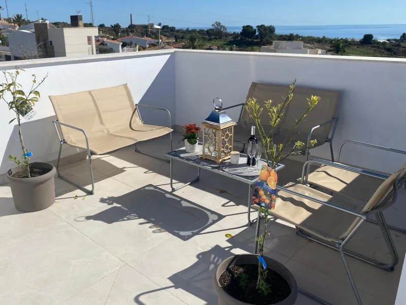 This elegant modern villa blends clean architectural lines with a warm, comfortable feel, set within a quiet residential area just outside Nerja. From its elevated position, the property enjoys spectacular views of both the sea and surrounding mountains.