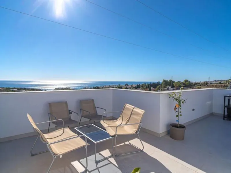 This elegant modern villa blends clean architectural lines with a warm, comfortable feel, set within a quiet residential area just outside Nerja. From its elevated position, the property enjoys spectacular views of both the sea and surrounding mountains.