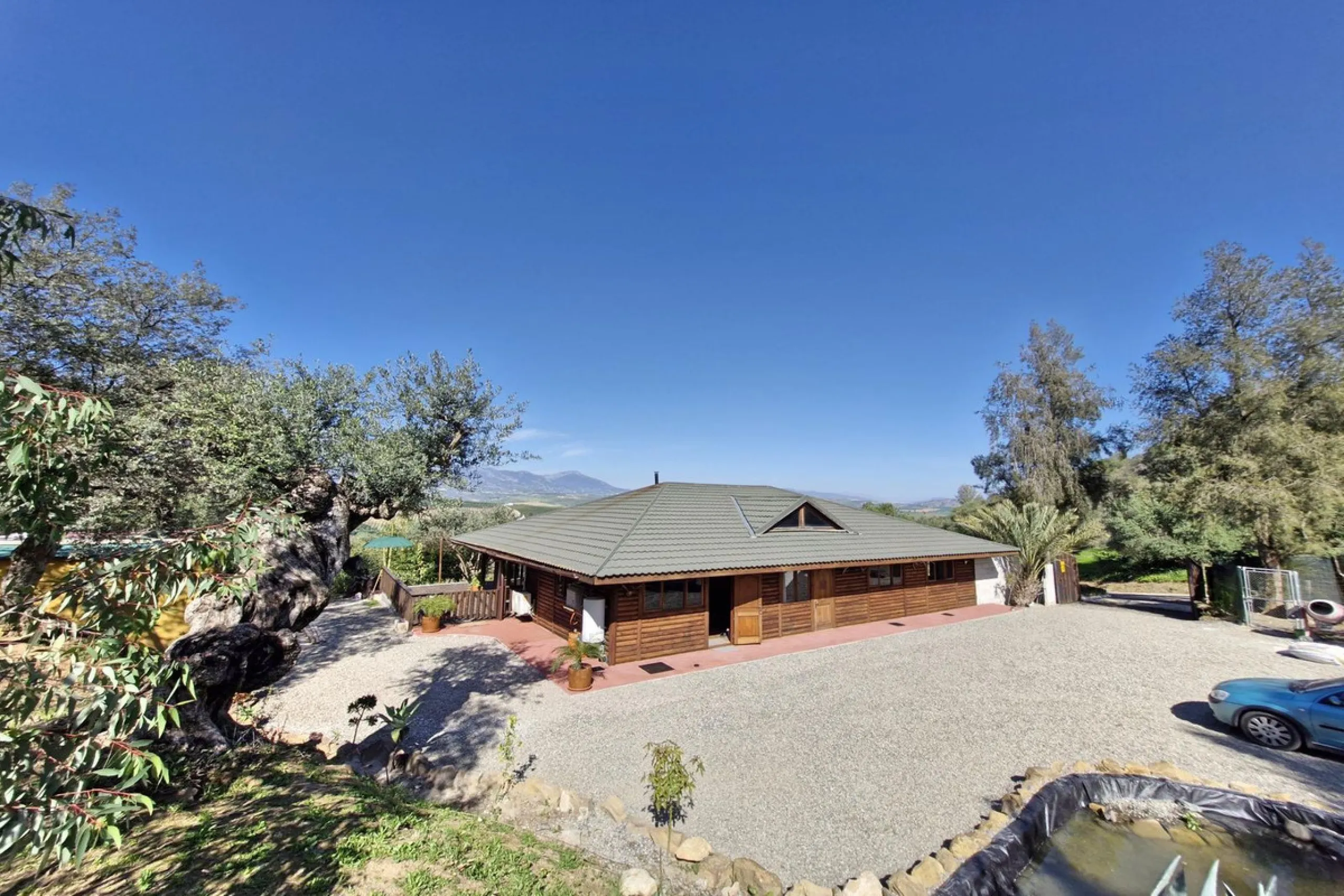 Commercial - Farm в продаже в Coín, Málaga. В доме 3 спален и 2 ванных комнат. Площадь дома 163 м². Площадь участка 10620 м²