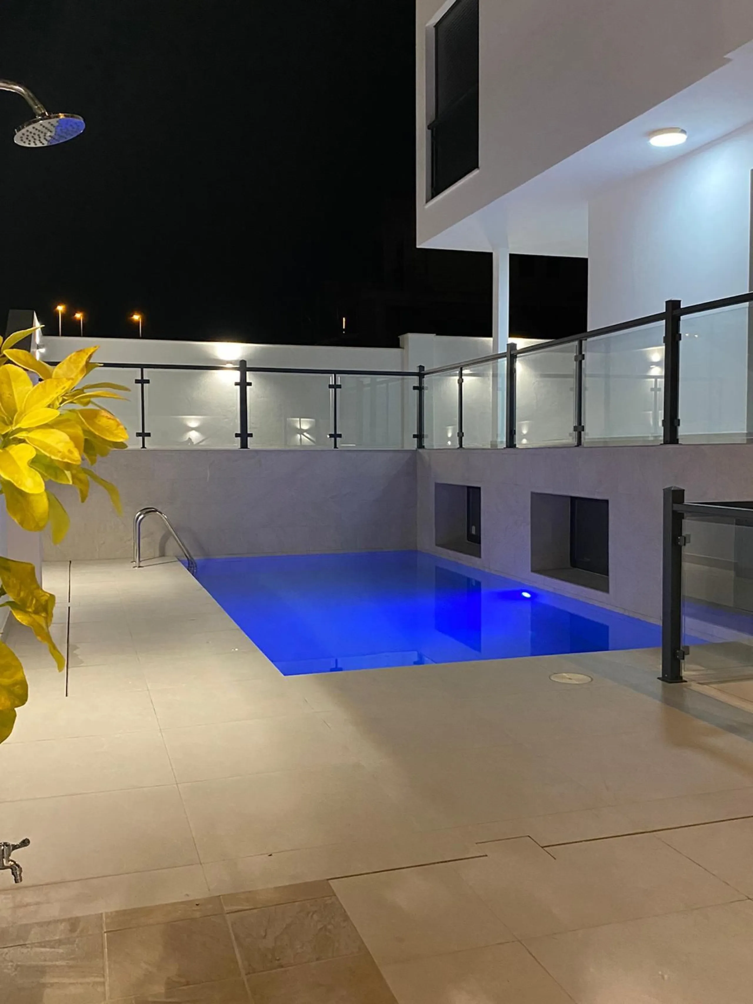 This elegant modern villa blends clean architectural lines with a warm, comfortable feel, set within a quiet residential area just outside Nerja. From its elevated position, the property enjoys spectacular views of both the sea and surrounding mountains.