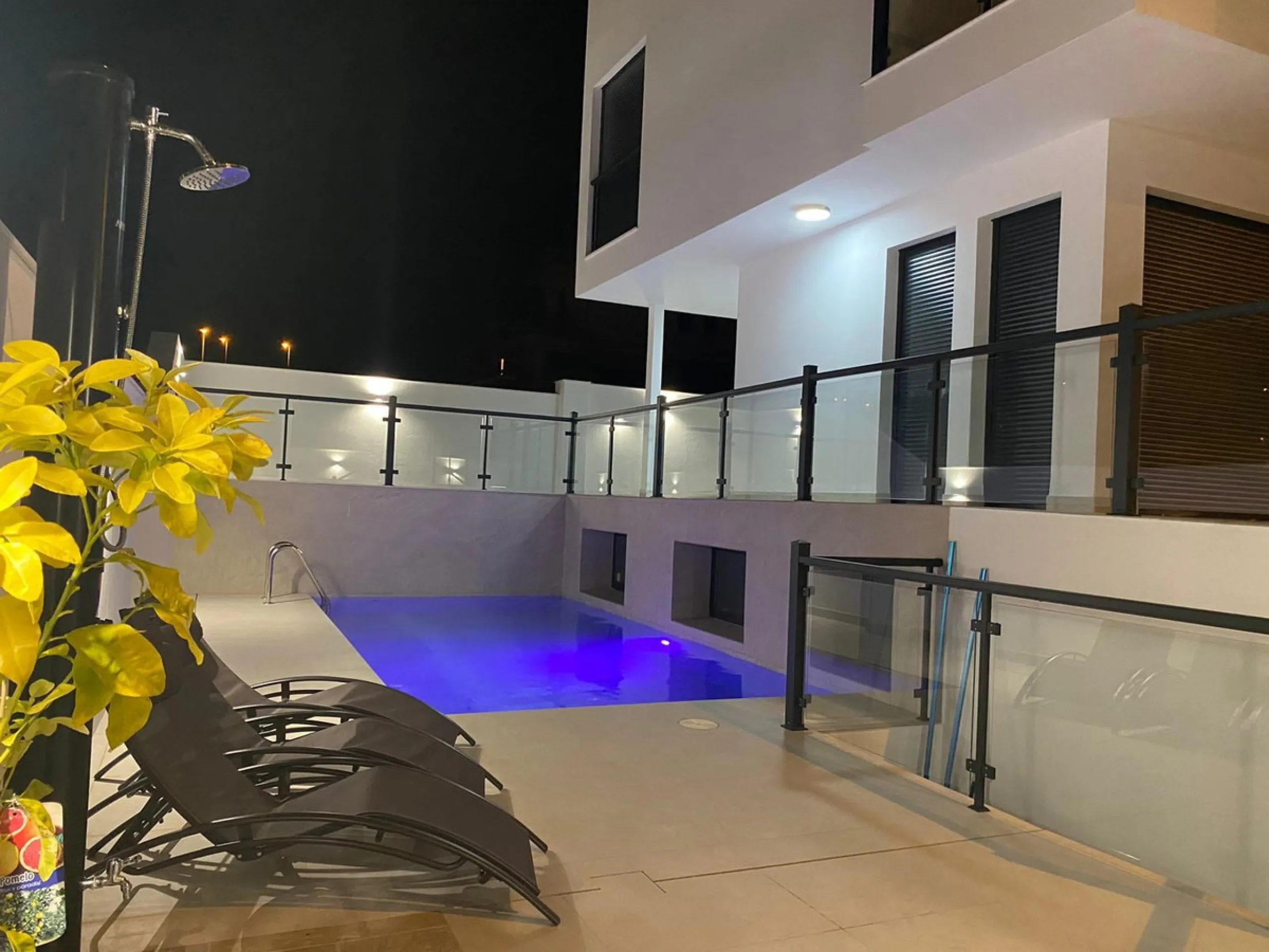 This elegant modern villa blends clean architectural lines with a warm, comfortable feel, set within a quiet residential area just outside Nerja. From its elevated position, the property enjoys spectacular views of both the sea and surrounding mountains.