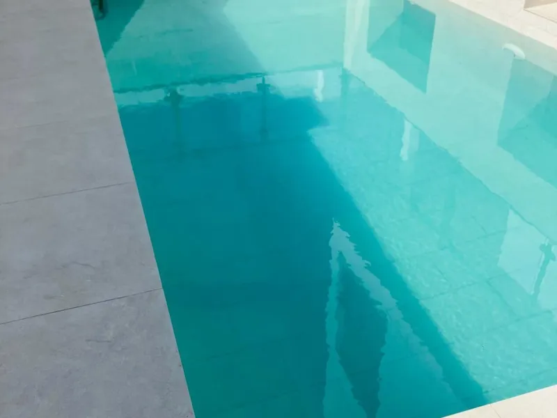 This elegant modern villa blends clean architectural lines with a warm, comfortable feel, set within a quiet residential area just outside Nerja. From its elevated position, the property enjoys spectacular views of both the sea and surrounding mountains.