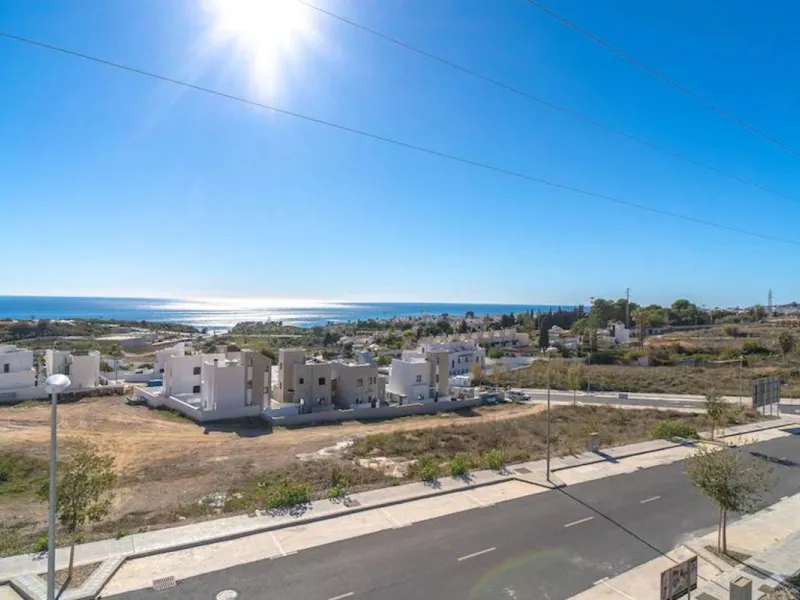This elegant modern villa blends clean architectural lines with a warm, comfortable feel, set within a quiet residential area just outside Nerja. From its elevated position, the property enjoys spectacular views of both the sea and surrounding mountains.