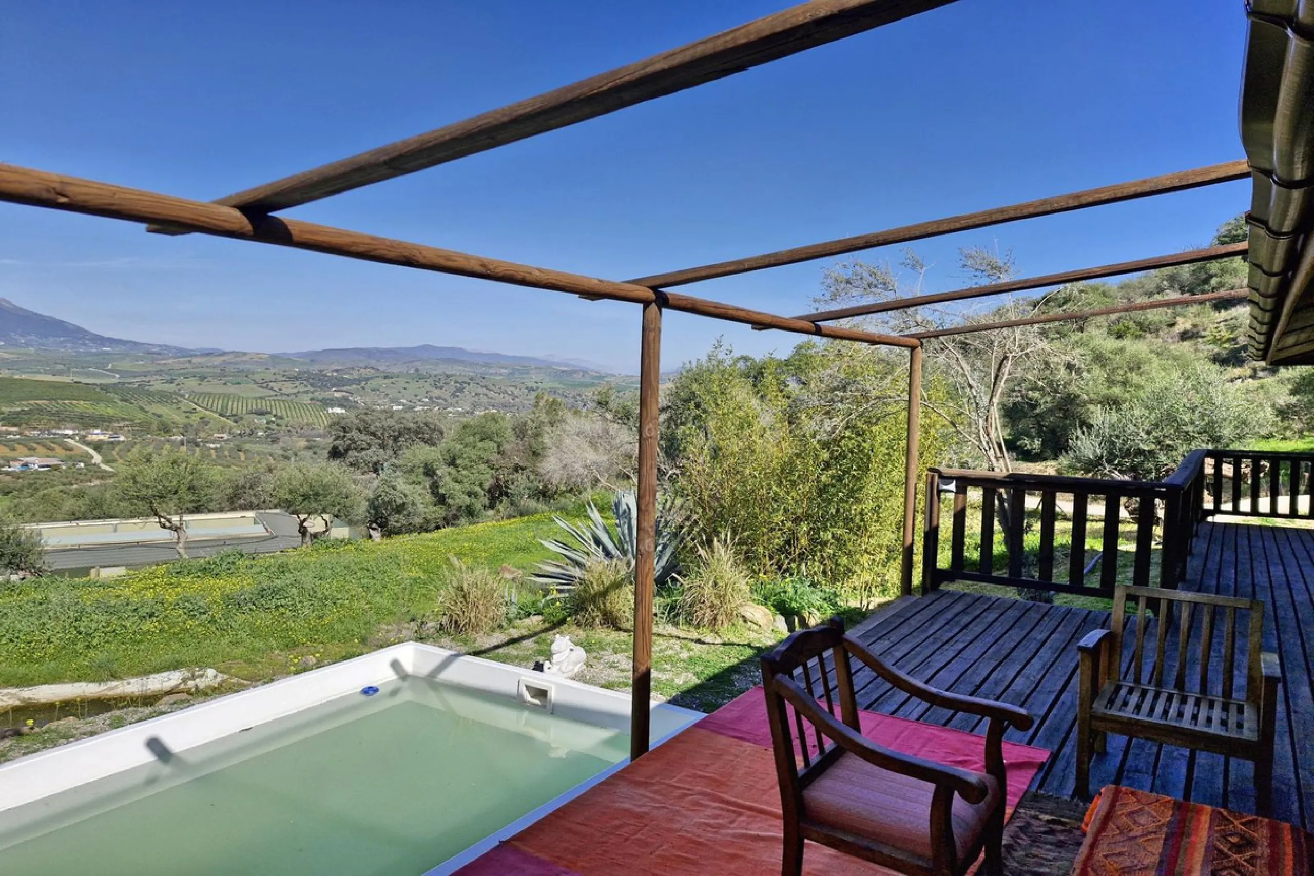 Commercial - Farm в продаже в Coín, Málaga. В доме 3 спален и 2 ванных комнат. Площадь дома 163 м². Площадь участка 10620 м²