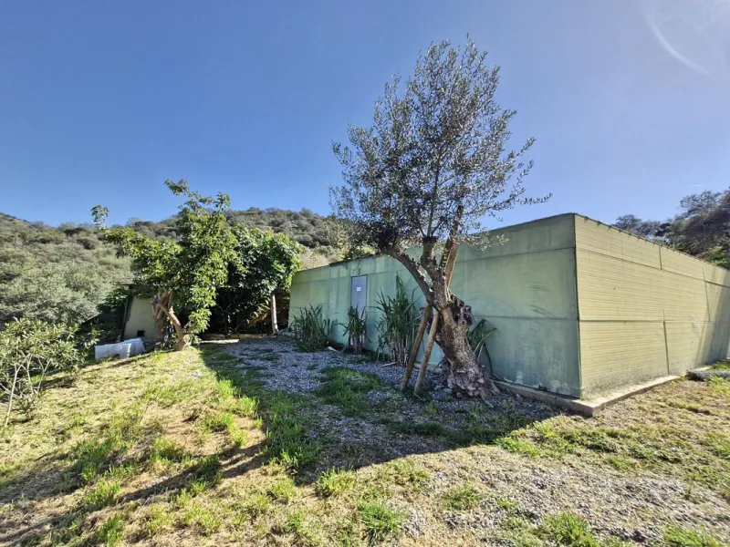 Commercial - Farm в продаже в Coín, Málaga. В доме 3 спален и 2 ванных комнат. Площадь дома 163 м². Площадь участка 10620 м²