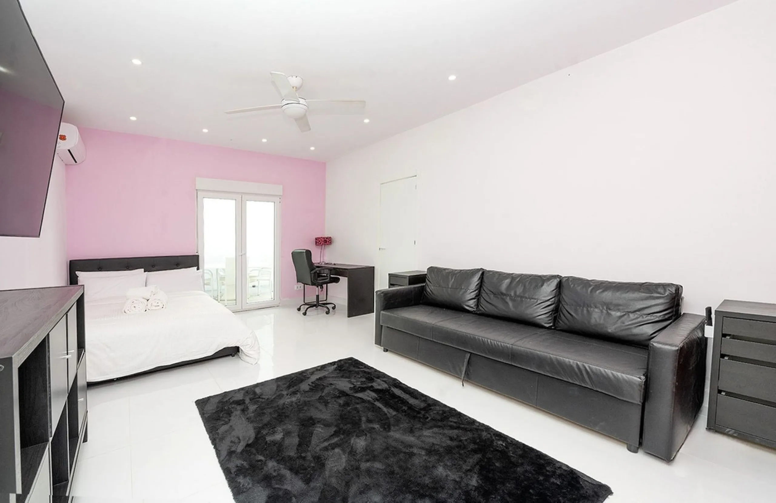 Modern Villa in Benalmádena: Luxury, Privacy and Profitability.