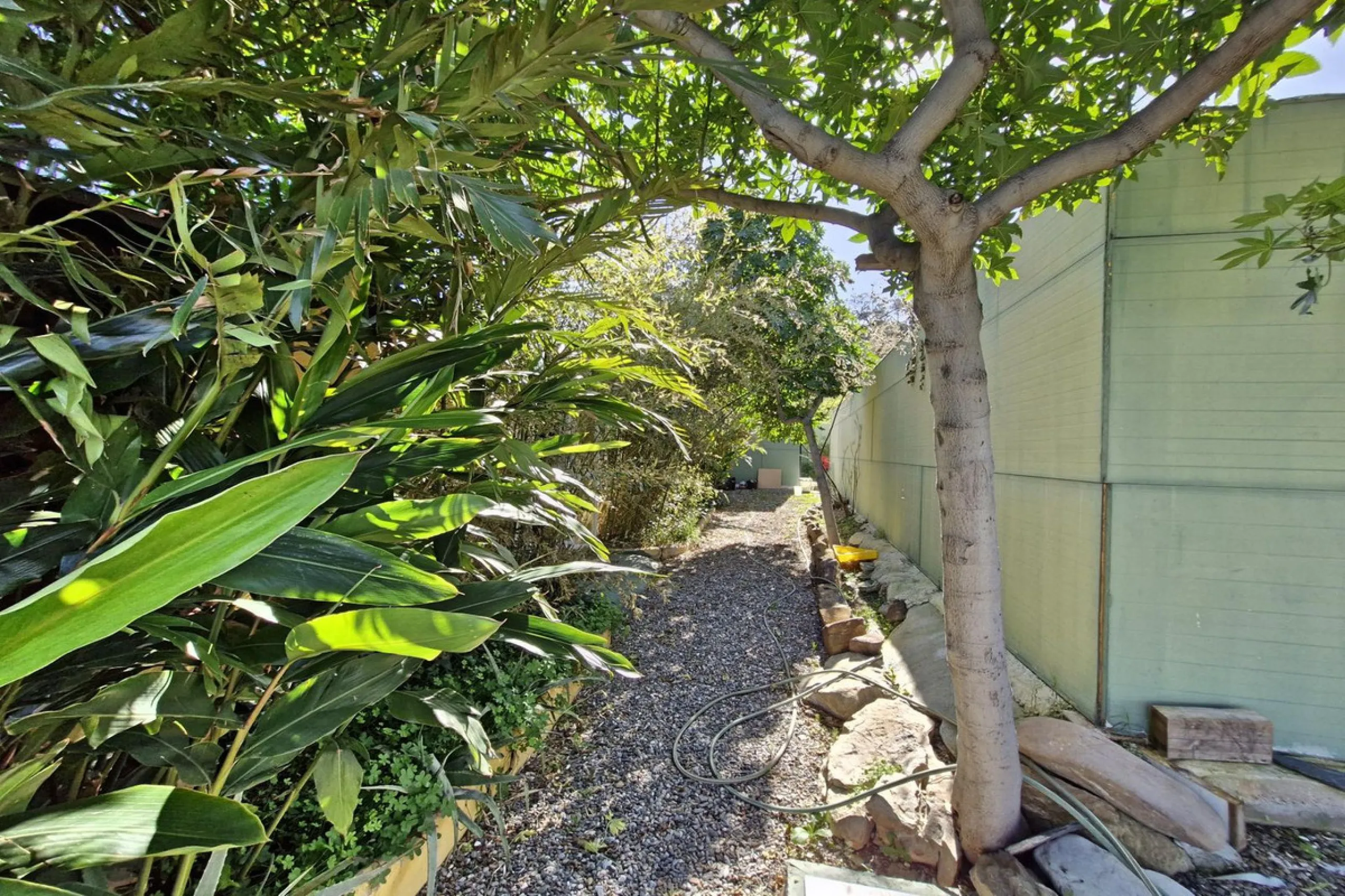 Commercial - Farm в продаже в Coín, Málaga. В доме 3 спален и 2 ванных комнат. Площадь дома 163 м². Площадь участка 10620 м²