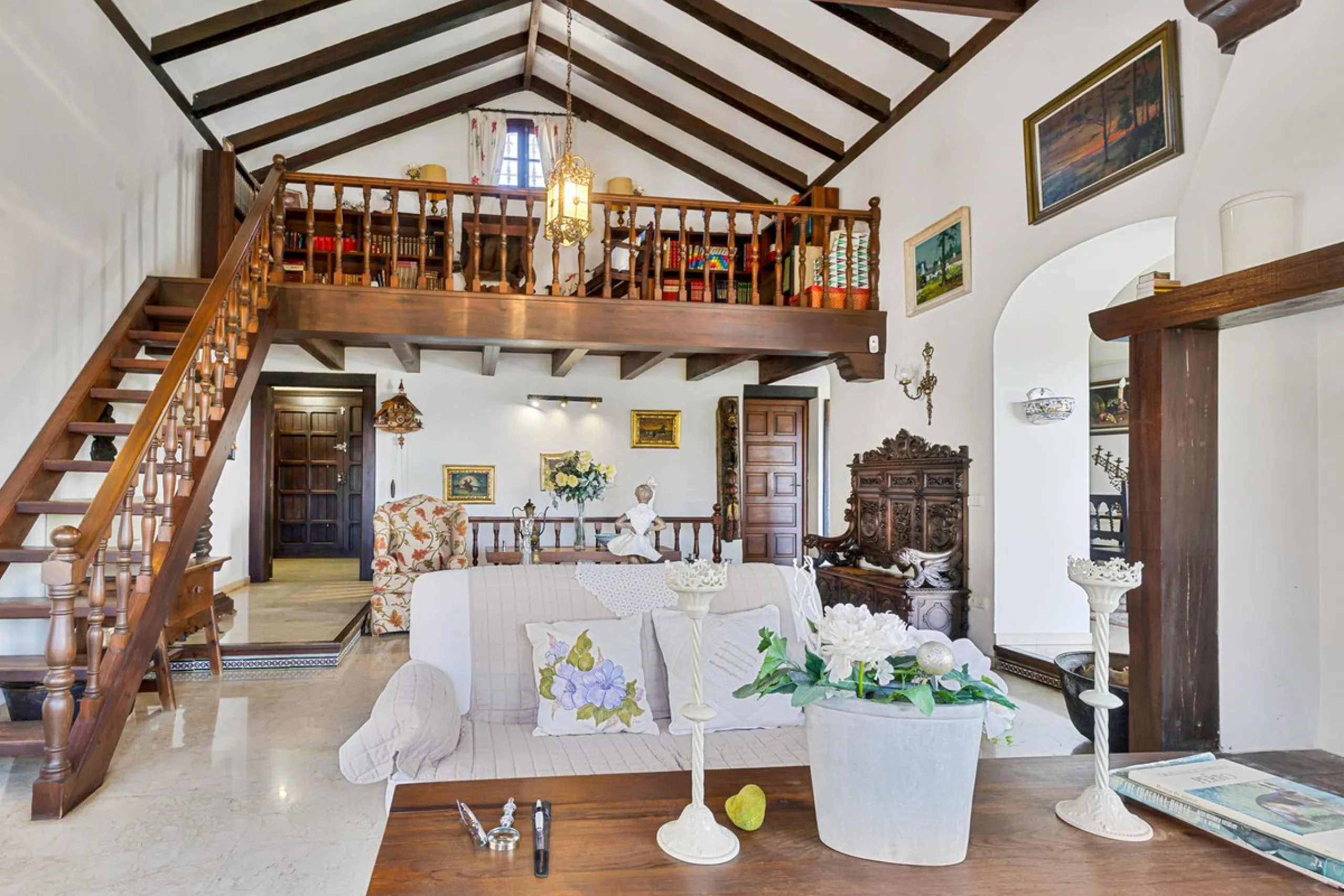 **DETACHED VILLA WITH PANORAMIC SEA VIEWS IN MIJAS TOWN – self-contained flat, SWIMMING POOL AND LARGE PLOT**
