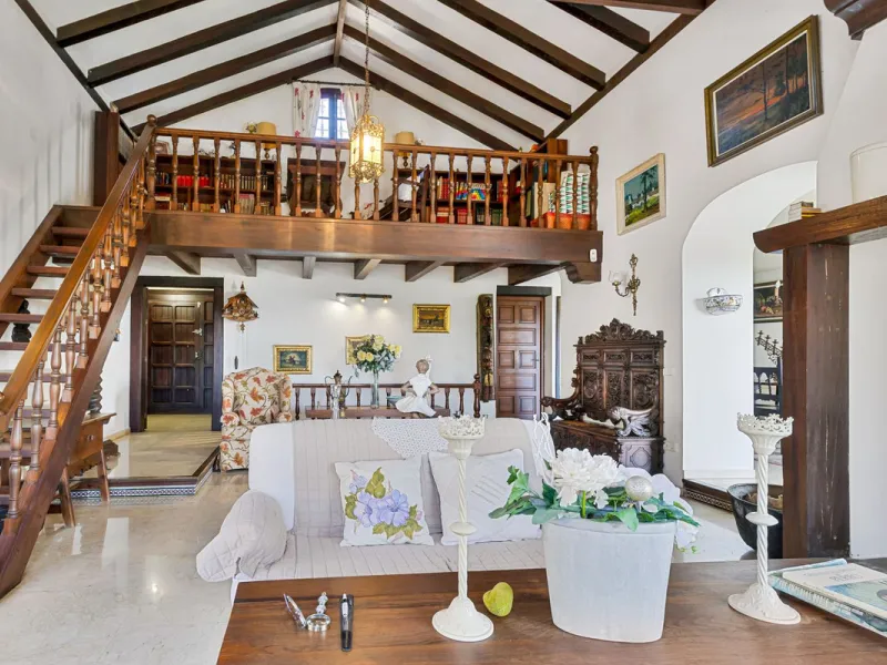 **DETACHED VILLA WITH PANORAMIC SEA VIEWS IN MIJAS TOWN – self-contained flat, SWIMMING POOL AND LARGE PLOT**
