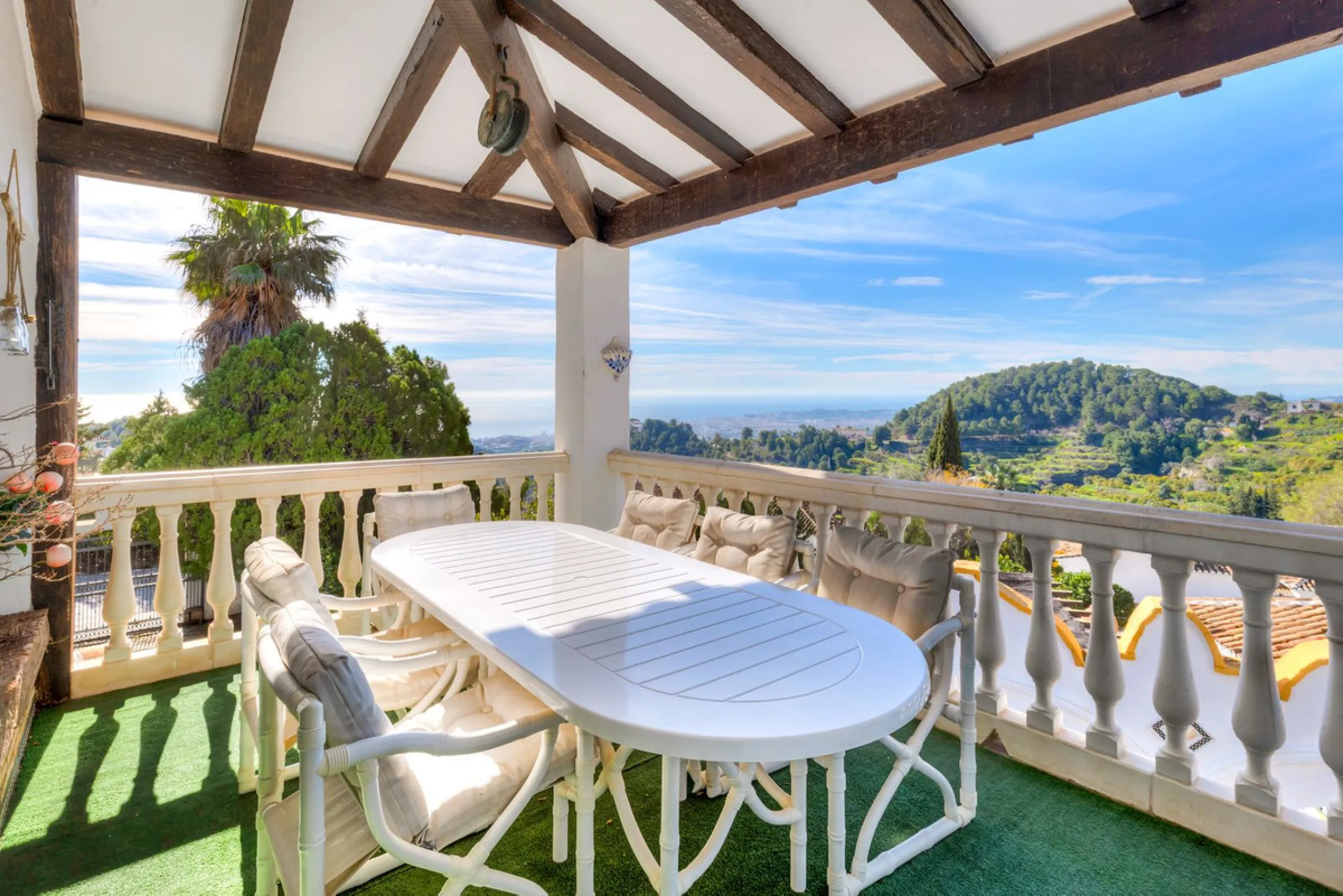 **DETACHED VILLA WITH PANORAMIC SEA VIEWS IN MIJAS TOWN – self-contained flat, SWIMMING POOL AND LARGE PLOT**