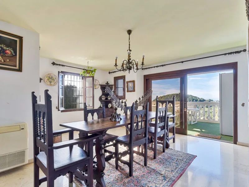 **DETACHED VILLA WITH PANORAMIC SEA VIEWS IN MIJAS TOWN – self-contained flat, SWIMMING POOL AND LARGE PLOT**