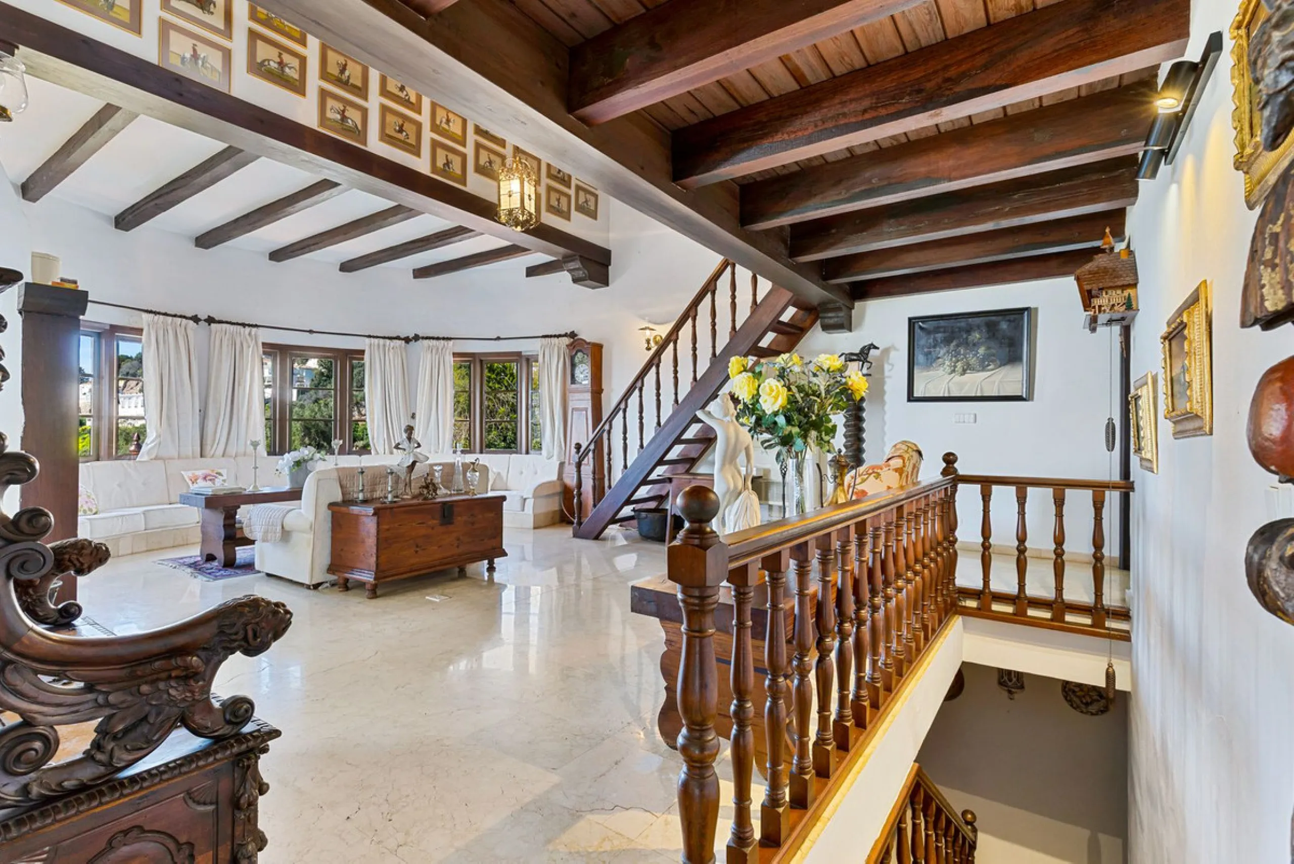 **DETACHED VILLA WITH PANORAMIC SEA VIEWS IN MIJAS TOWN – self-contained flat, SWIMMING POOL AND LARGE PLOT**