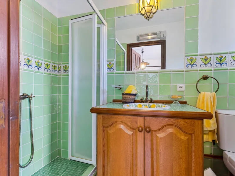 **DETACHED VILLA WITH PANORAMIC SEA VIEWS IN MIJAS TOWN – self-contained flat, SWIMMING POOL AND LARGE PLOT**
