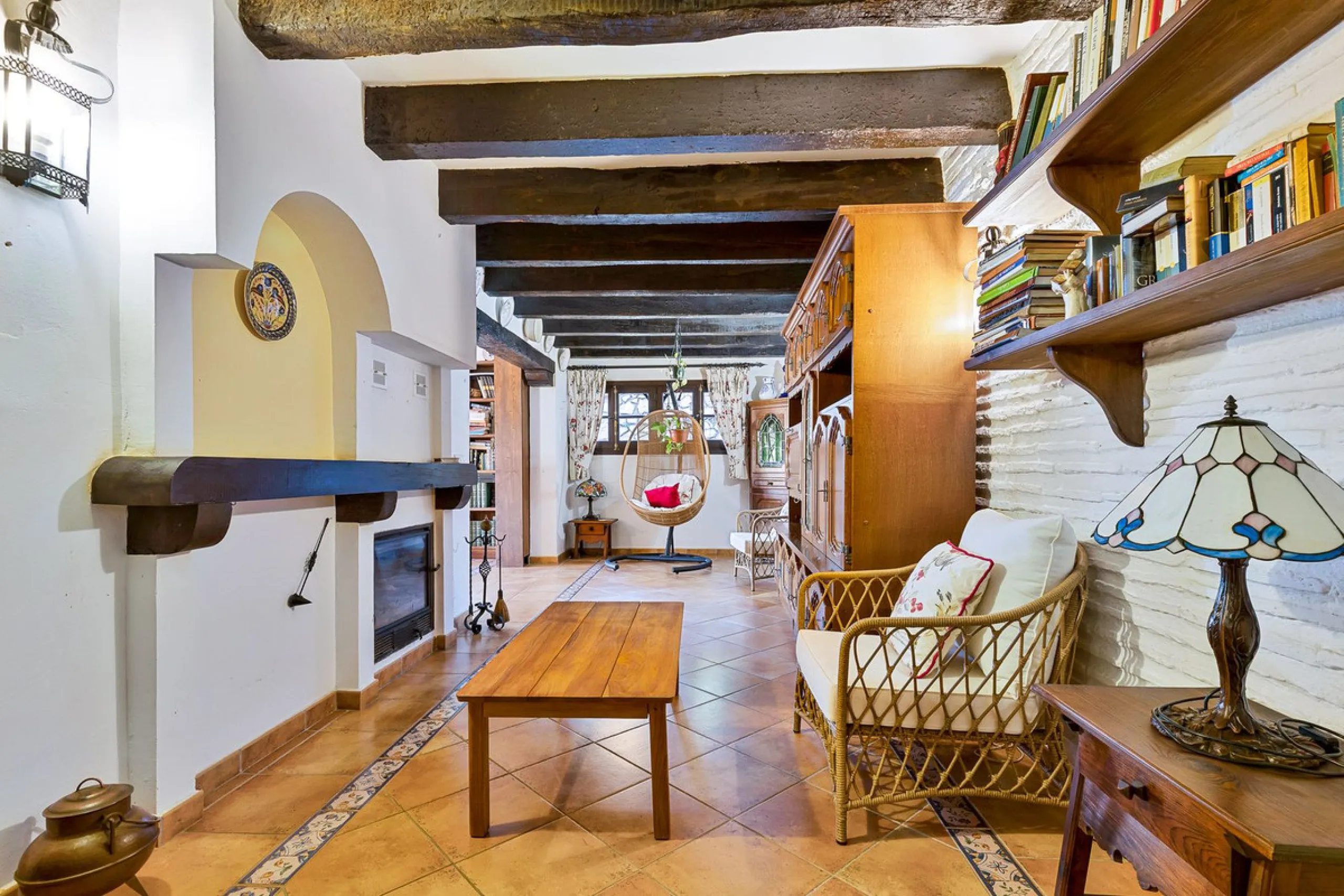 **DETACHED VILLA WITH PANORAMIC SEA VIEWS IN MIJAS TOWN – self-contained flat, SWIMMING POOL AND LARGE PLOT**