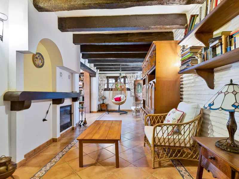 **DETACHED VILLA WITH PANORAMIC SEA VIEWS IN MIJAS TOWN – self-contained flat, SWIMMING POOL AND LARGE PLOT**