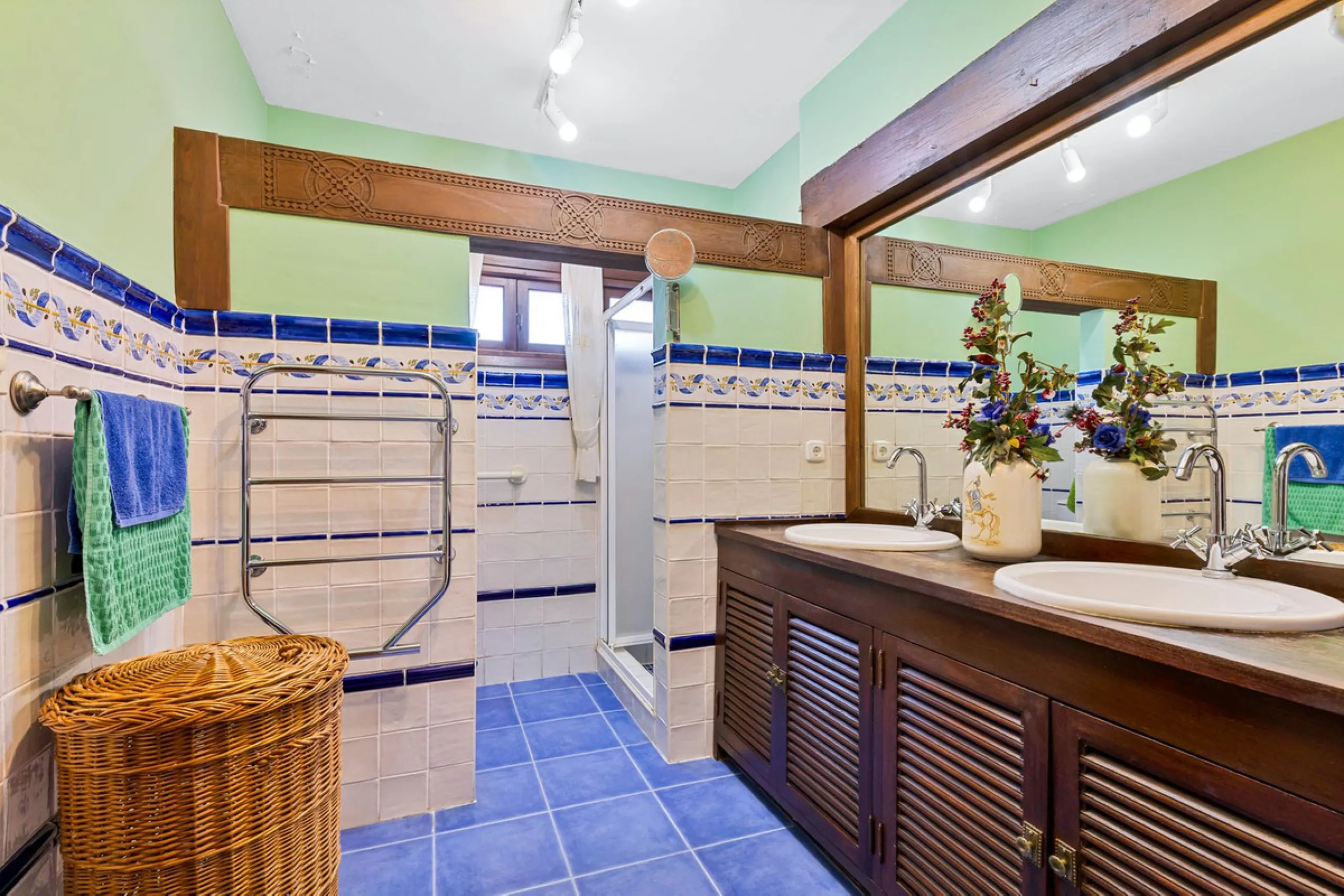 **DETACHED VILLA WITH PANORAMIC SEA VIEWS IN MIJAS TOWN – self-contained flat, SWIMMING POOL AND LARGE PLOT**