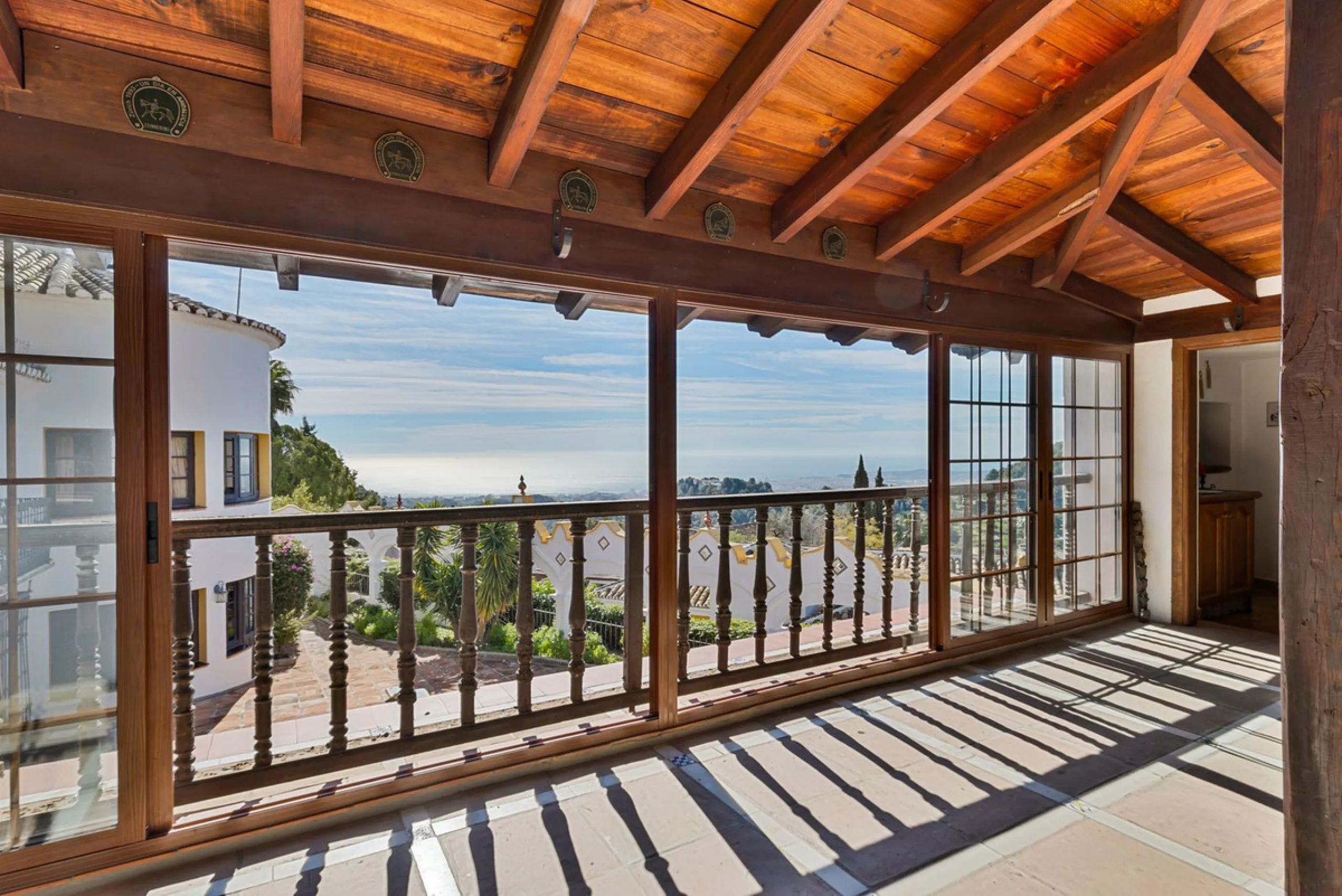 **DETACHED VILLA WITH PANORAMIC SEA VIEWS IN MIJAS TOWN – self-contained flat, SWIMMING POOL AND LARGE PLOT**