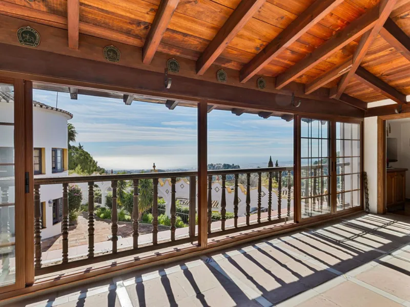 **DETACHED VILLA WITH PANORAMIC SEA VIEWS IN MIJAS TOWN – self-contained flat, SWIMMING POOL AND LARGE PLOT**