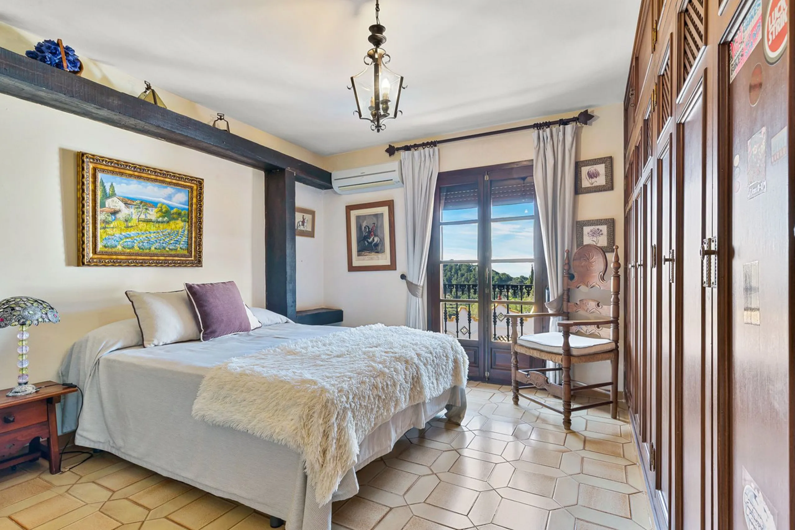 **DETACHED VILLA WITH PANORAMIC SEA VIEWS IN MIJAS TOWN – self-contained flat, SWIMMING POOL AND LARGE PLOT**