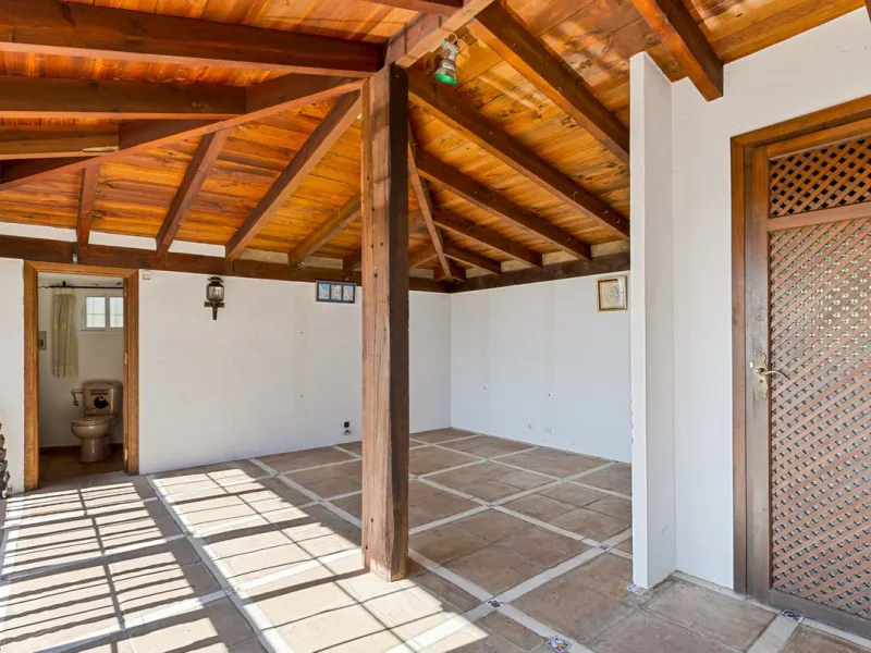 **DETACHED VILLA WITH PANORAMIC SEA VIEWS IN MIJAS TOWN – self-contained flat, SWIMMING POOL AND LARGE PLOT**