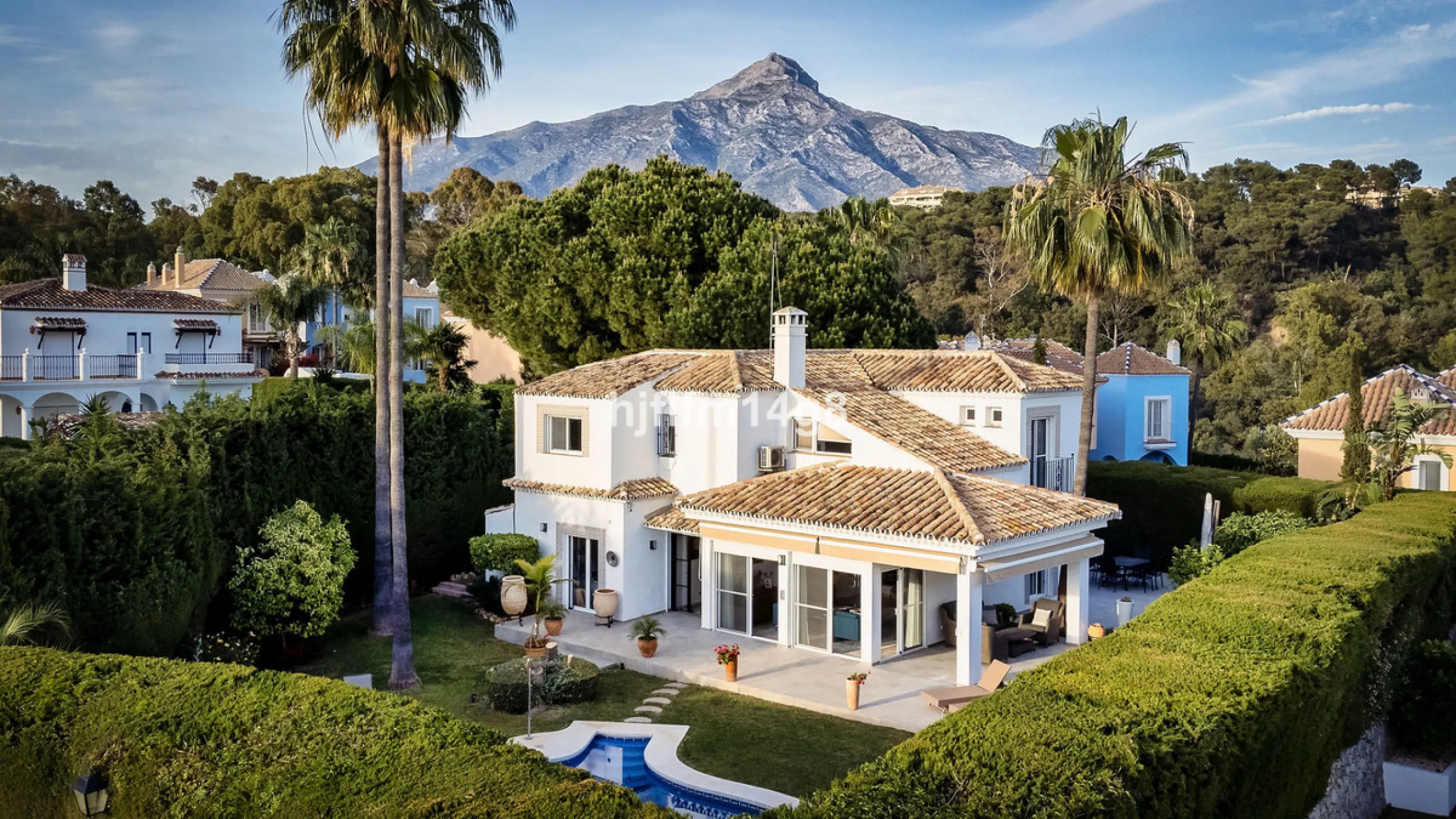 This charming villa is tucked away in a peaceful cul-de-sac within the exclusive gated community of Marbella Country Club, one of Nueva Andalucía's most desirable residential areas. Set on a flat and private south-facing plot, the property offers a perfec
