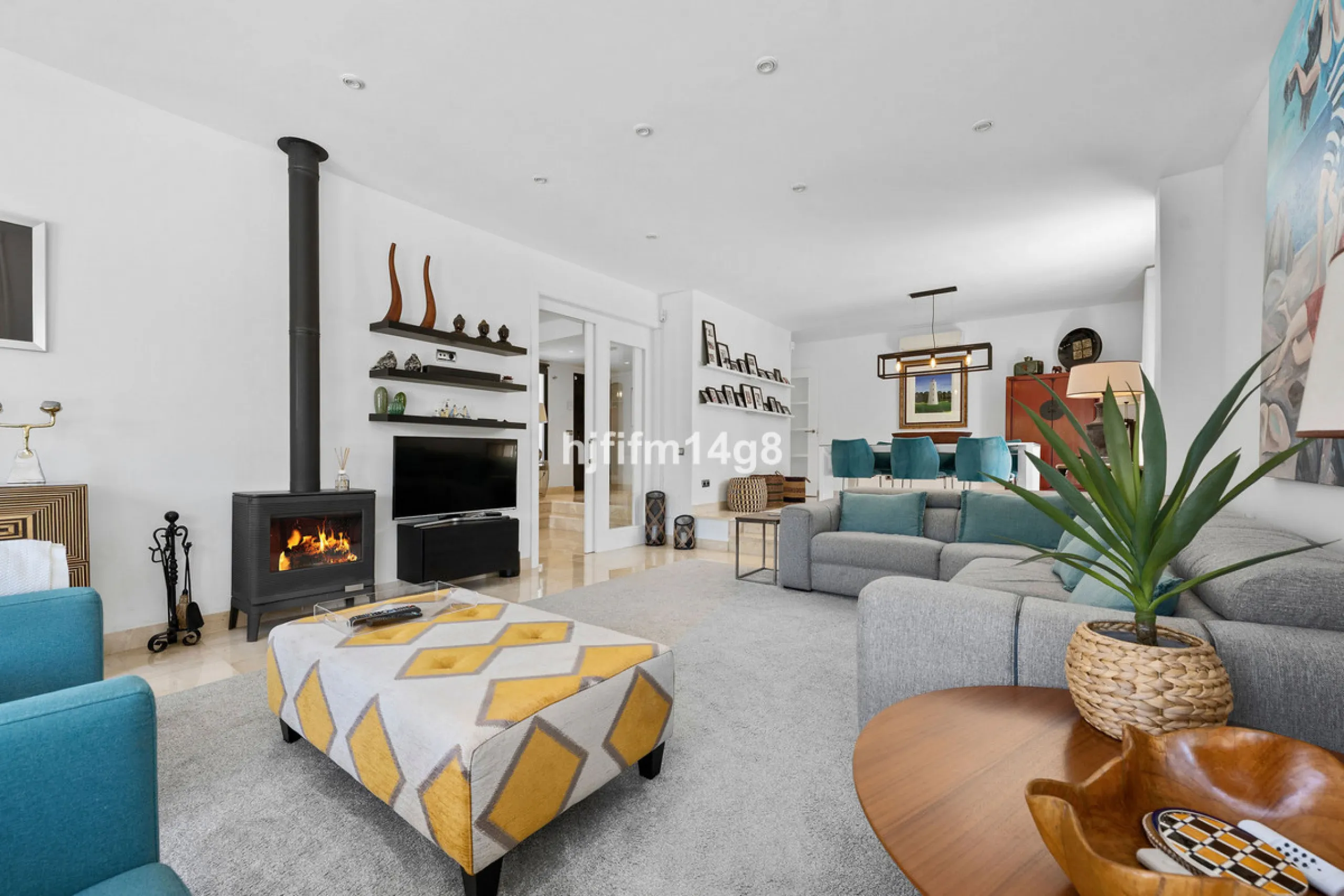 This charming villa is tucked away in a peaceful cul-de-sac within the exclusive gated community of Marbella Country Club, one of Nueva Andalucía's most desirable residential areas. Set on a flat and private south-facing plot, the property offers a perfec