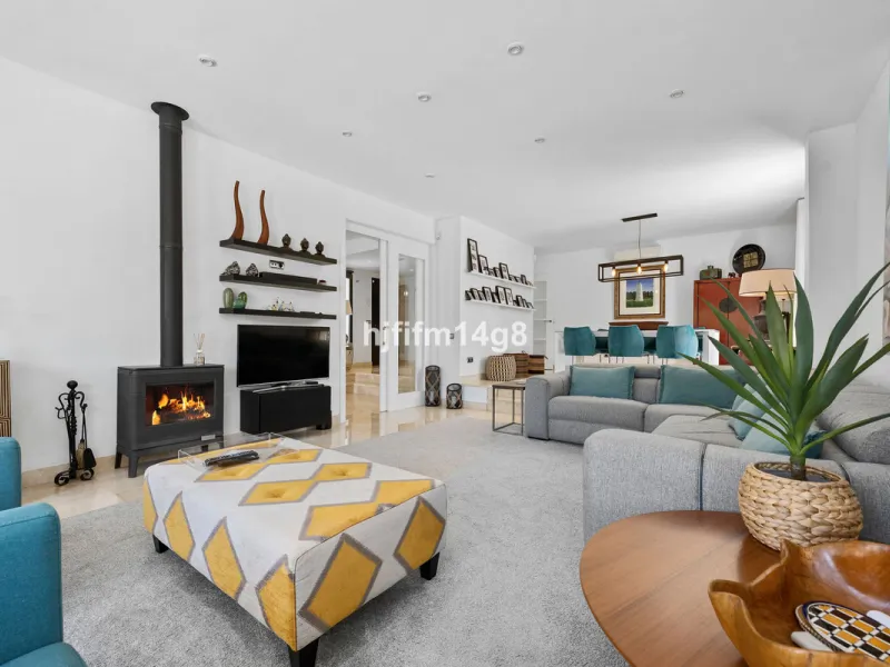 This charming villa is tucked away in a peaceful cul-de-sac within the exclusive gated community of Marbella Country Club, one of Nueva Andalucía's most desirable residential areas. Set on a flat and private south-facing plot, the property offers a perfec